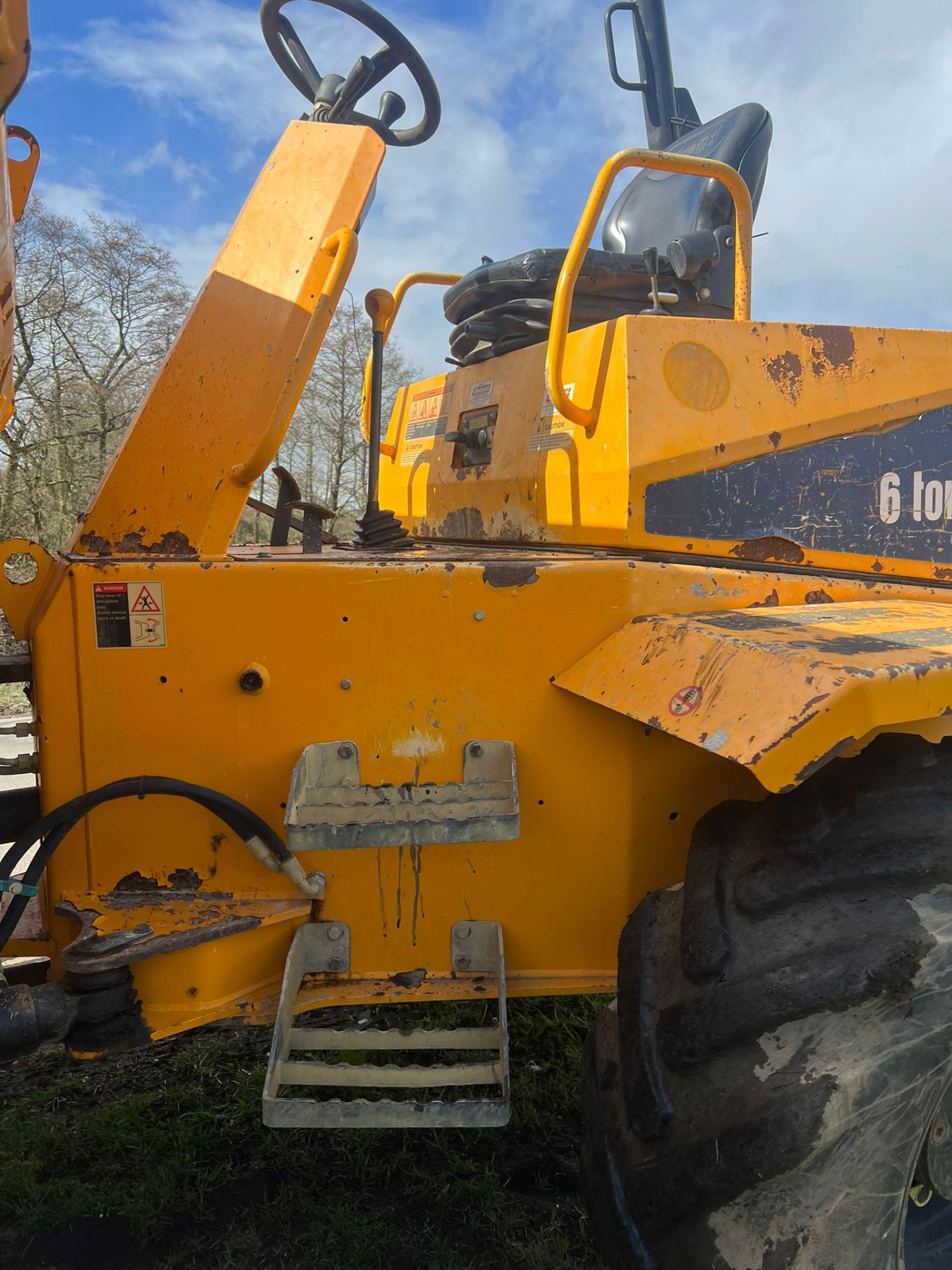 2016 THWAITES 6 TON STRAIGHT SKIP DUMPER *PLUS VAT* - Image 9 of 11