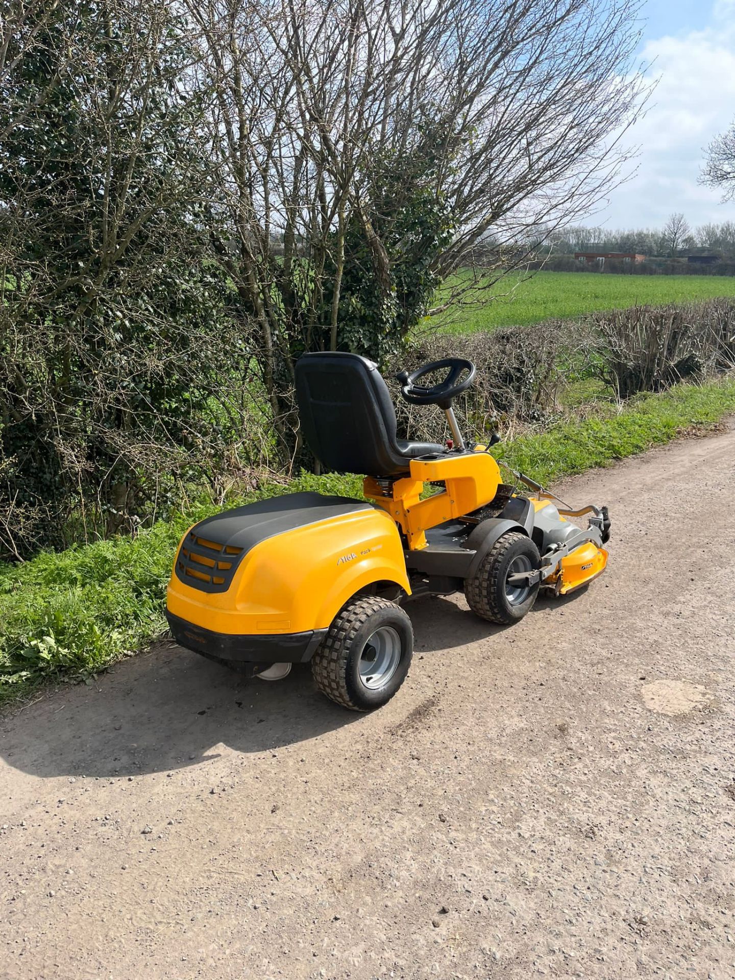 STIGA PARK 720PW RIDE ON LAWN MOWER *PLUS VAT* - Image 2 of 11