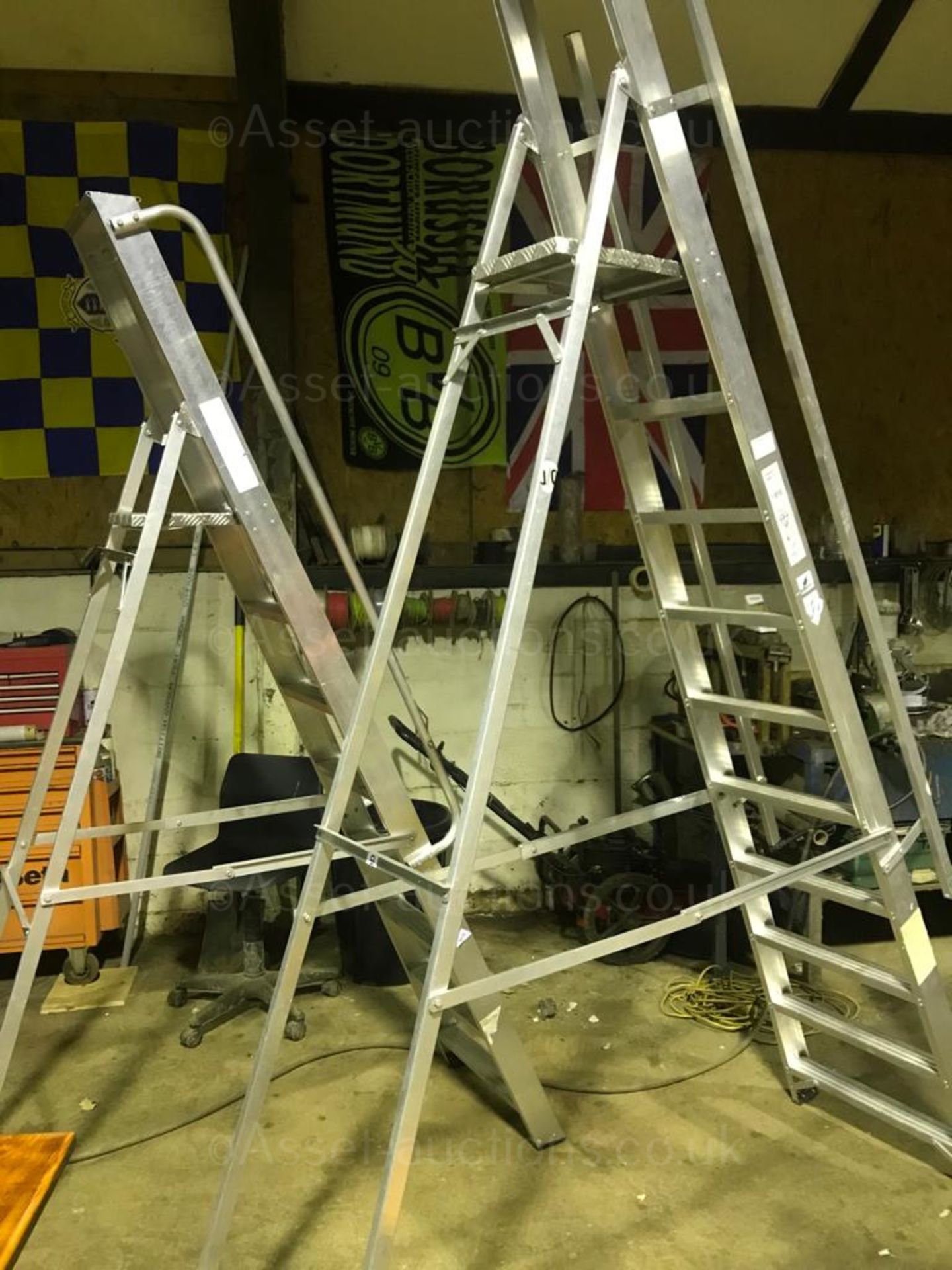 2 SETS OF INDUSTRIAL LADDERS, IN NEW CONDITION, FROM B&Q DEPOT *NO VAT* - Image 2 of 6