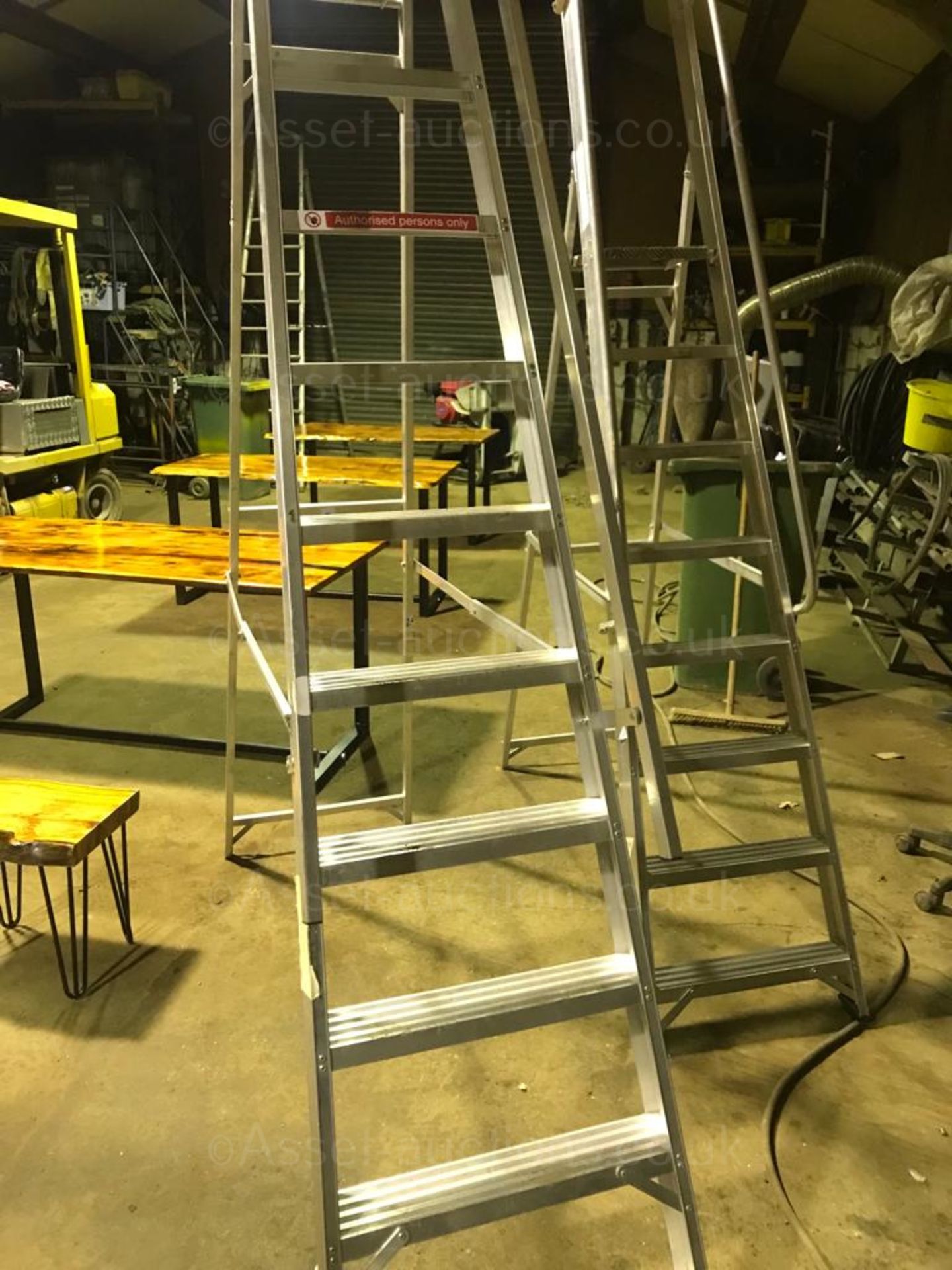 2 SETS OF INDUSTRIAL LADDERS, IN NEW CONDITION, FROM B&Q DEPOT *NO VAT* - Image 4 of 6