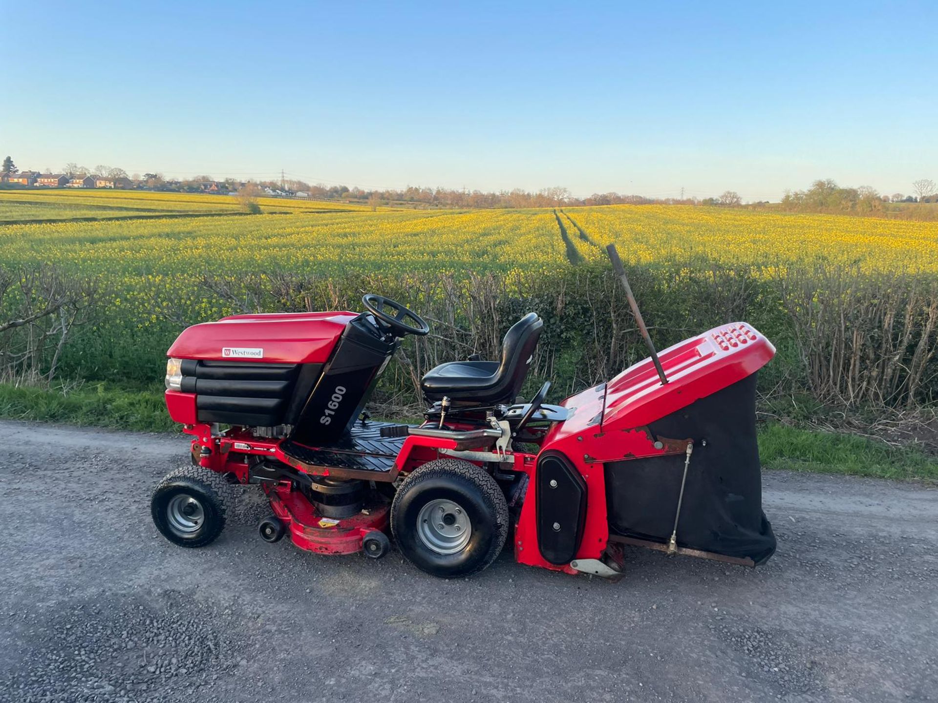 WESTWOOD S1600 RIDE ON LAWN MOWER *PLUS VAT*