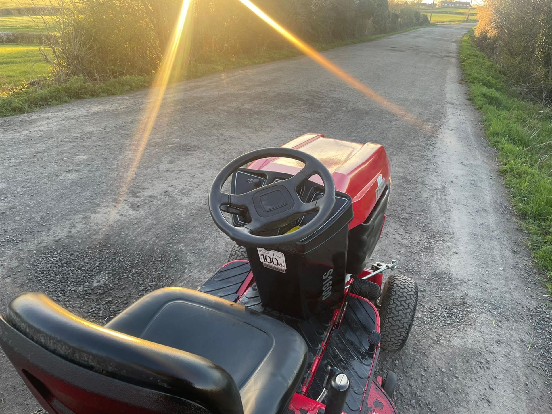 WESTWOOD S1600 RIDE ON LAWN MOWER *PLUS VAT* - Image 12 of 13