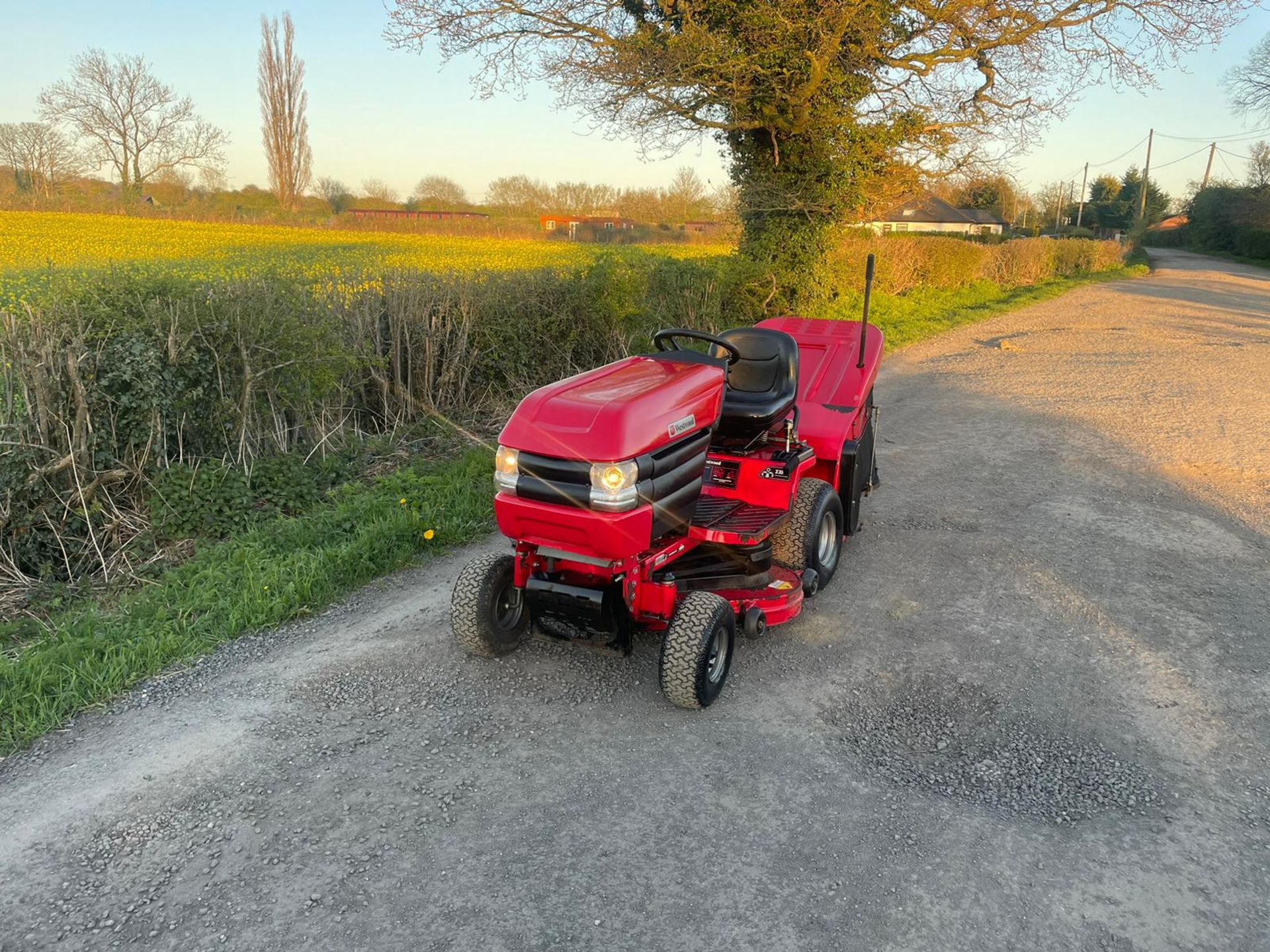 WESTWOOD S1600 RIDE ON LAWN MOWER *PLUS VAT* - Image 4 of 13