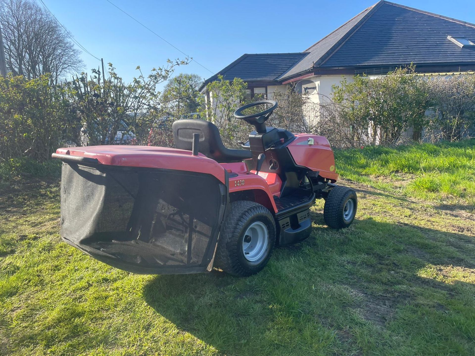 2014 MOUNTFIELD 1430 RIDE ON LAWN MOWER *PLUS VAT* - Image 4 of 9