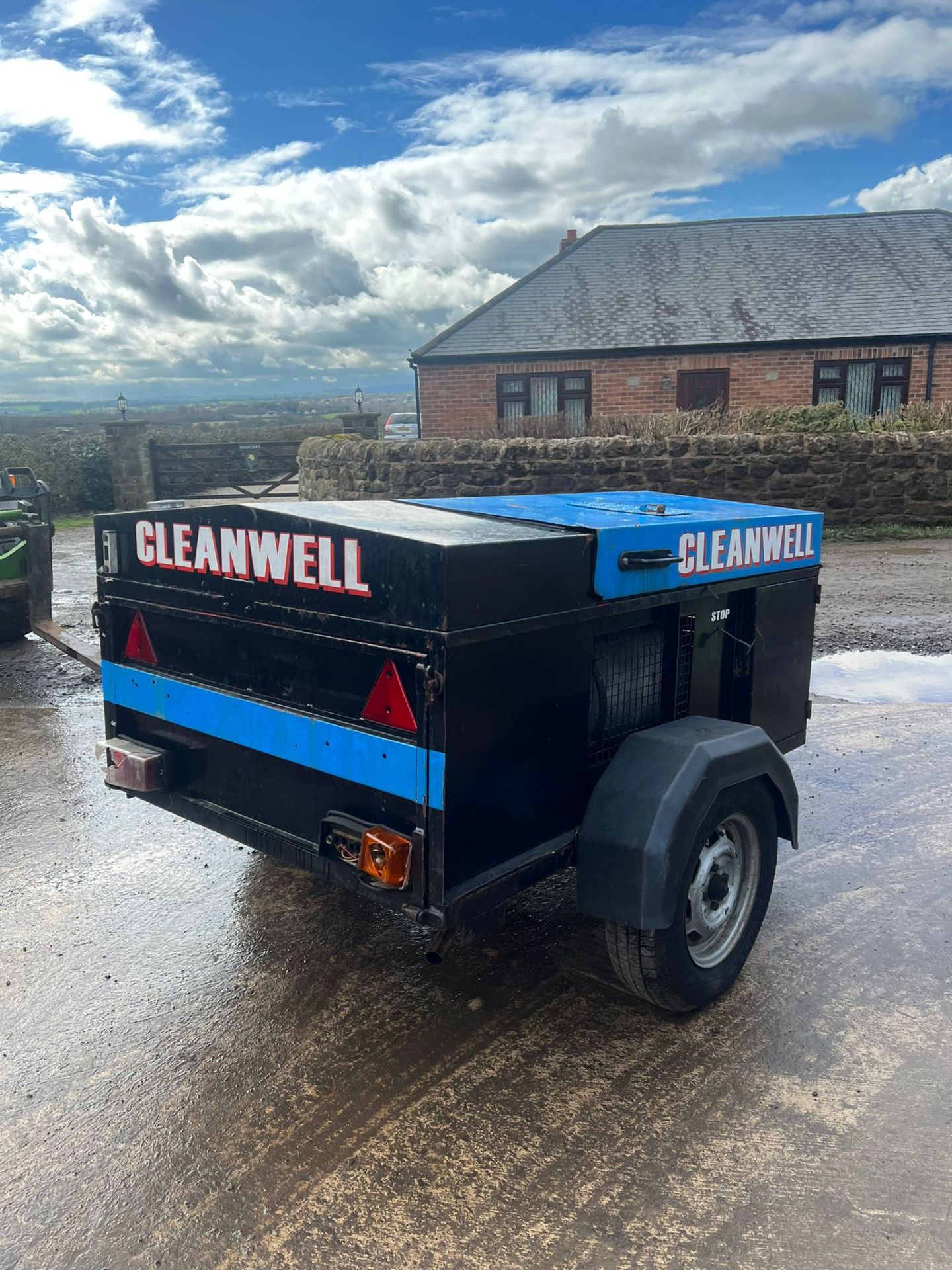 CLEANWELL HOT/COLD STEAM CLEANER JET WASH *PLUS VAT* - Image 6 of 10