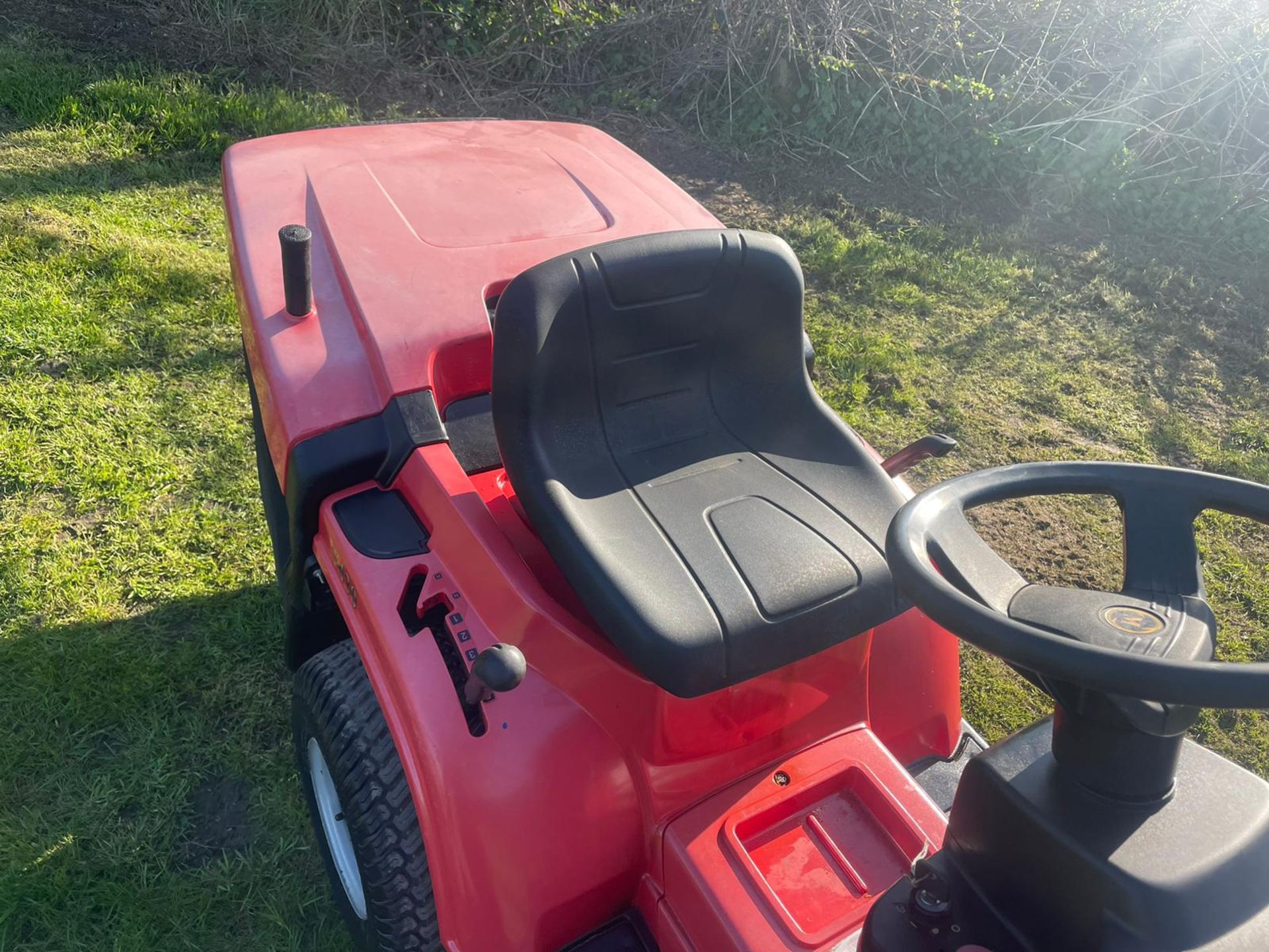 2014 MOUNTFIELD 1430 RIDE ON LAWN MOWER *PLUS VAT* - Image 8 of 9