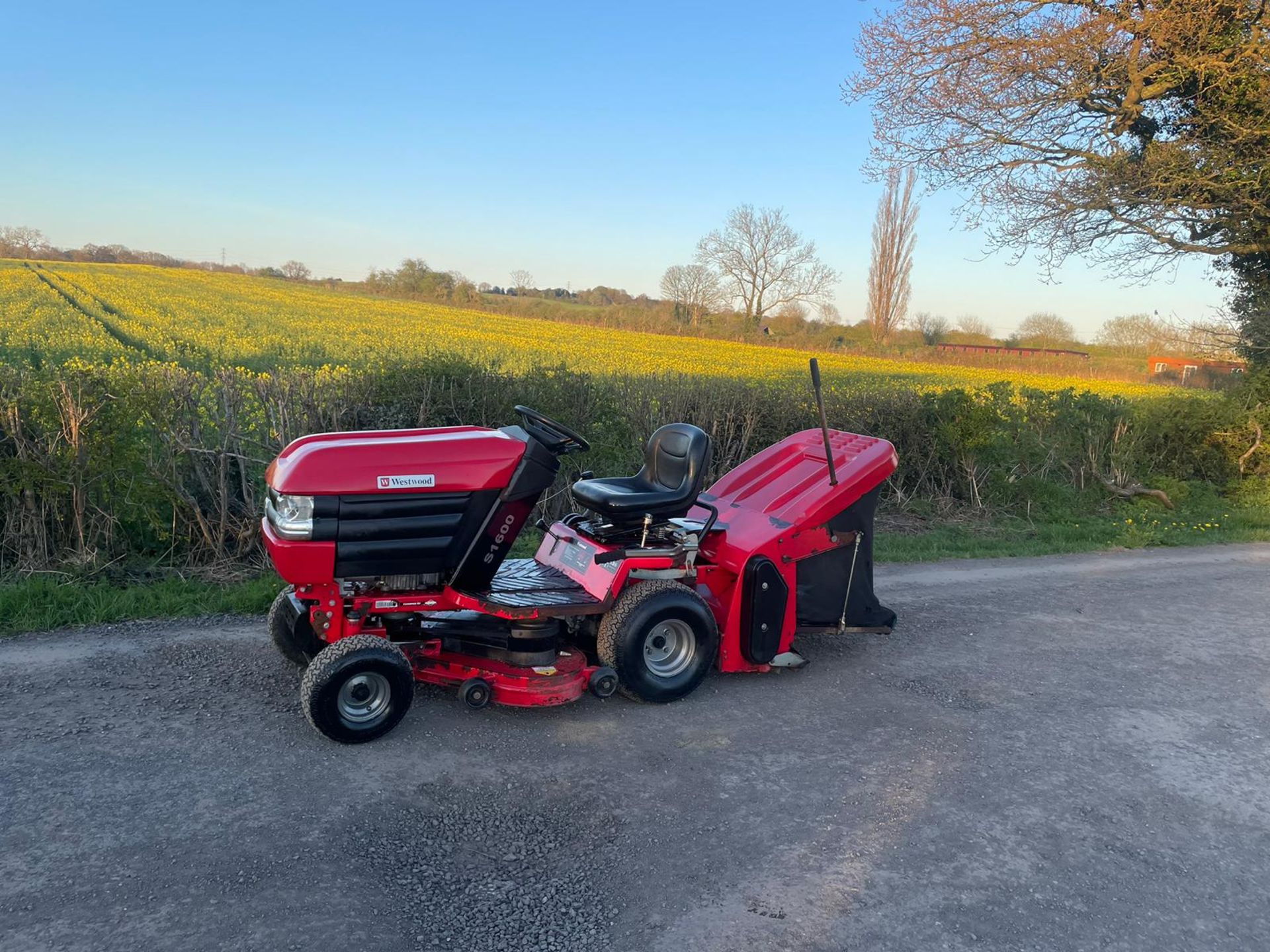 WESTWOOD S1600 RIDE ON LAWN MOWER *PLUS VAT* - Image 5 of 13