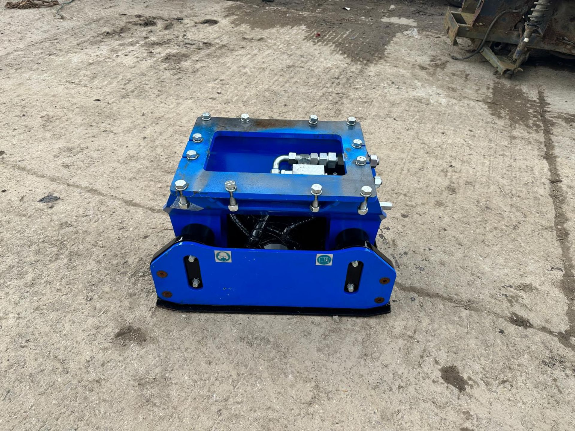 New/Unused 2022 Augertorque V25 Hydraulic Compaction Plate *PLUS VAT* - Image 2 of 16