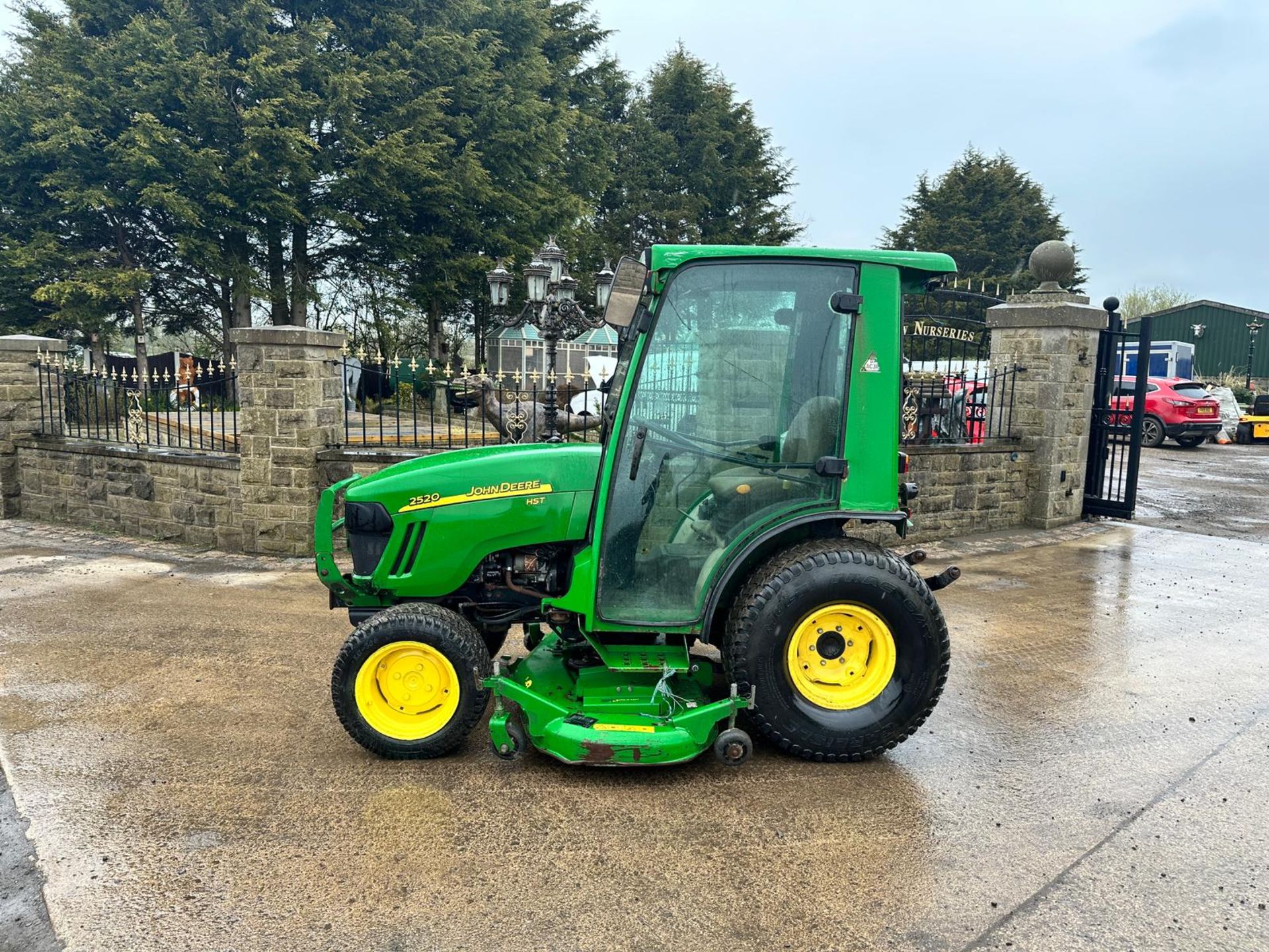 2011 John Deere 2520 26HP 4WD Compact Tractor With 2014 John Deere 62” Underslung Deck *PLUS VAT* - Image 5 of 20