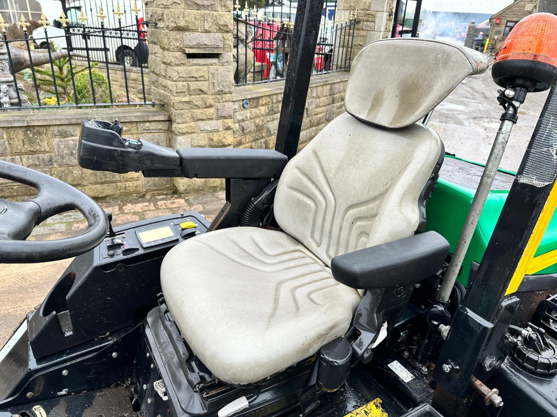 2012 Ransomes HR300 4WD Outfront Ride On Mower With 2015 Trimax Flail Deck *PLUS VAT* - Image 12 of 14