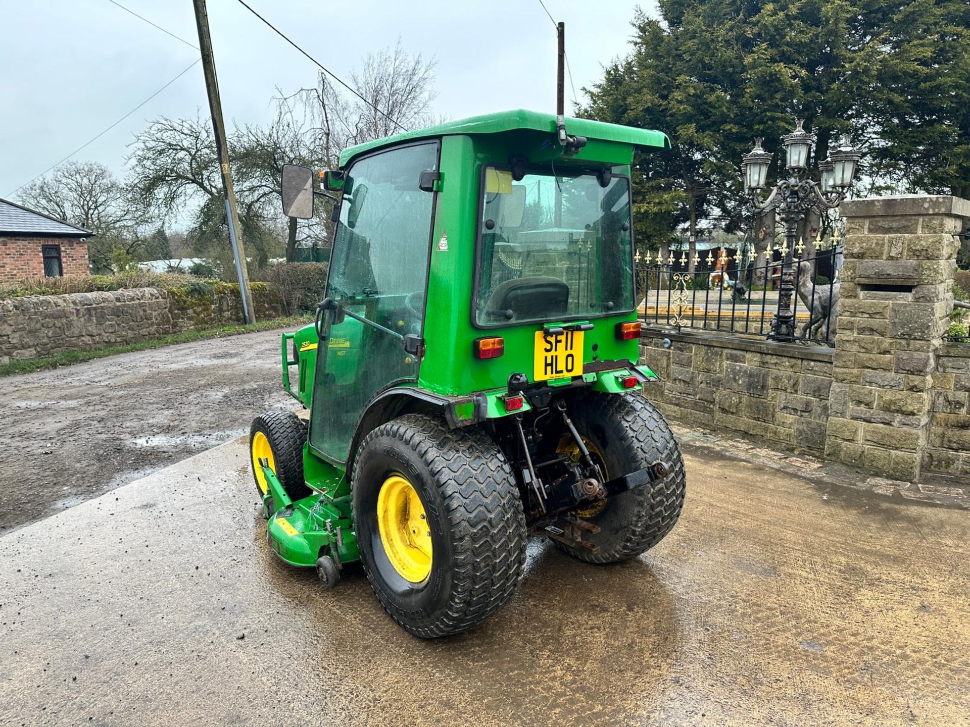 2011 John Deere 2520 26HP 4WD Compact Tractor With 2014 John Deere 62” Underslung Deck *PLUS VAT* - Image 3 of 20