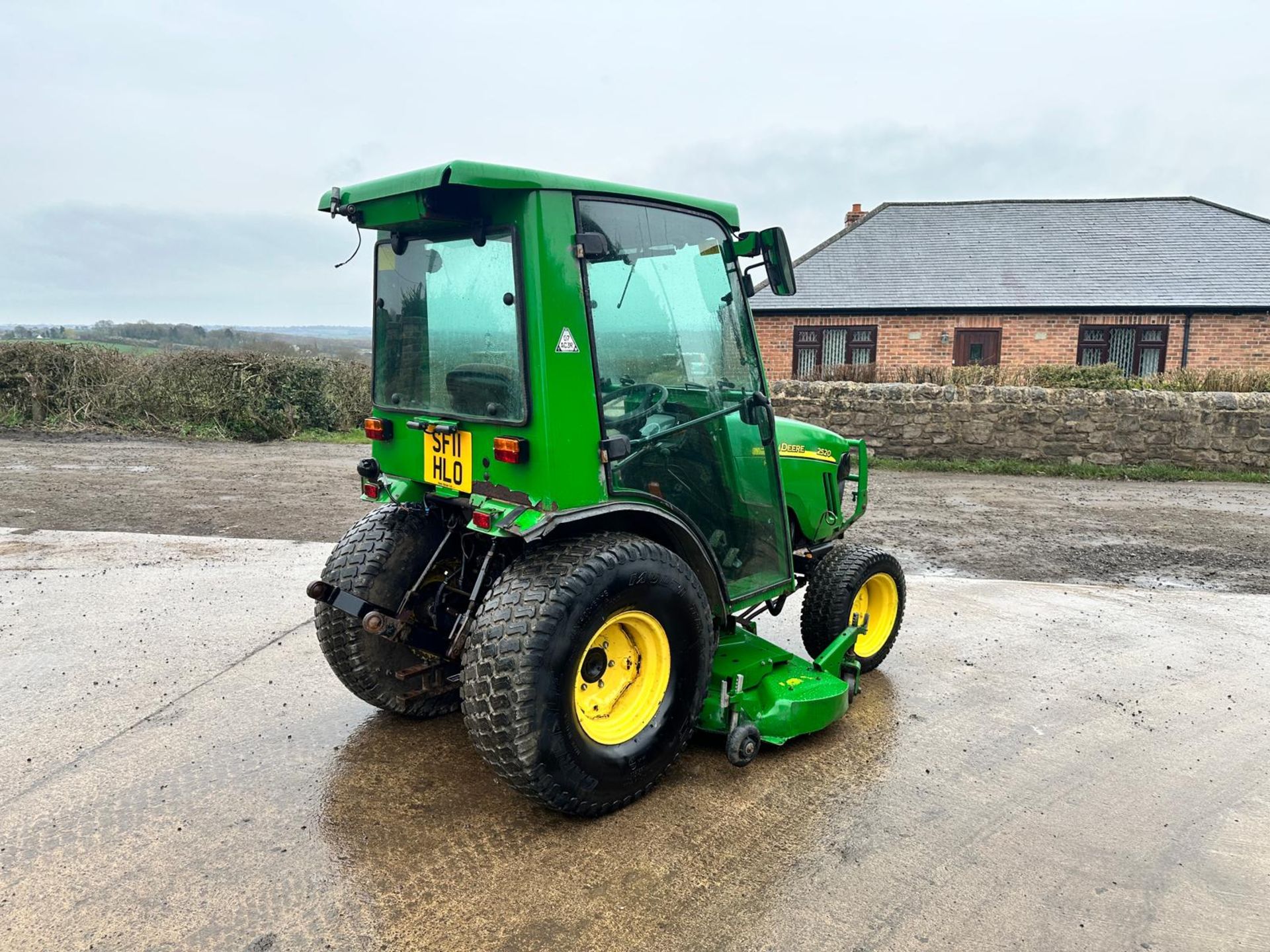 2011 John Deere 2520 26HP 4WD Compact Tractor With 2014 John Deere 62” Underslung Deck *PLUS VAT* - Image 2 of 20