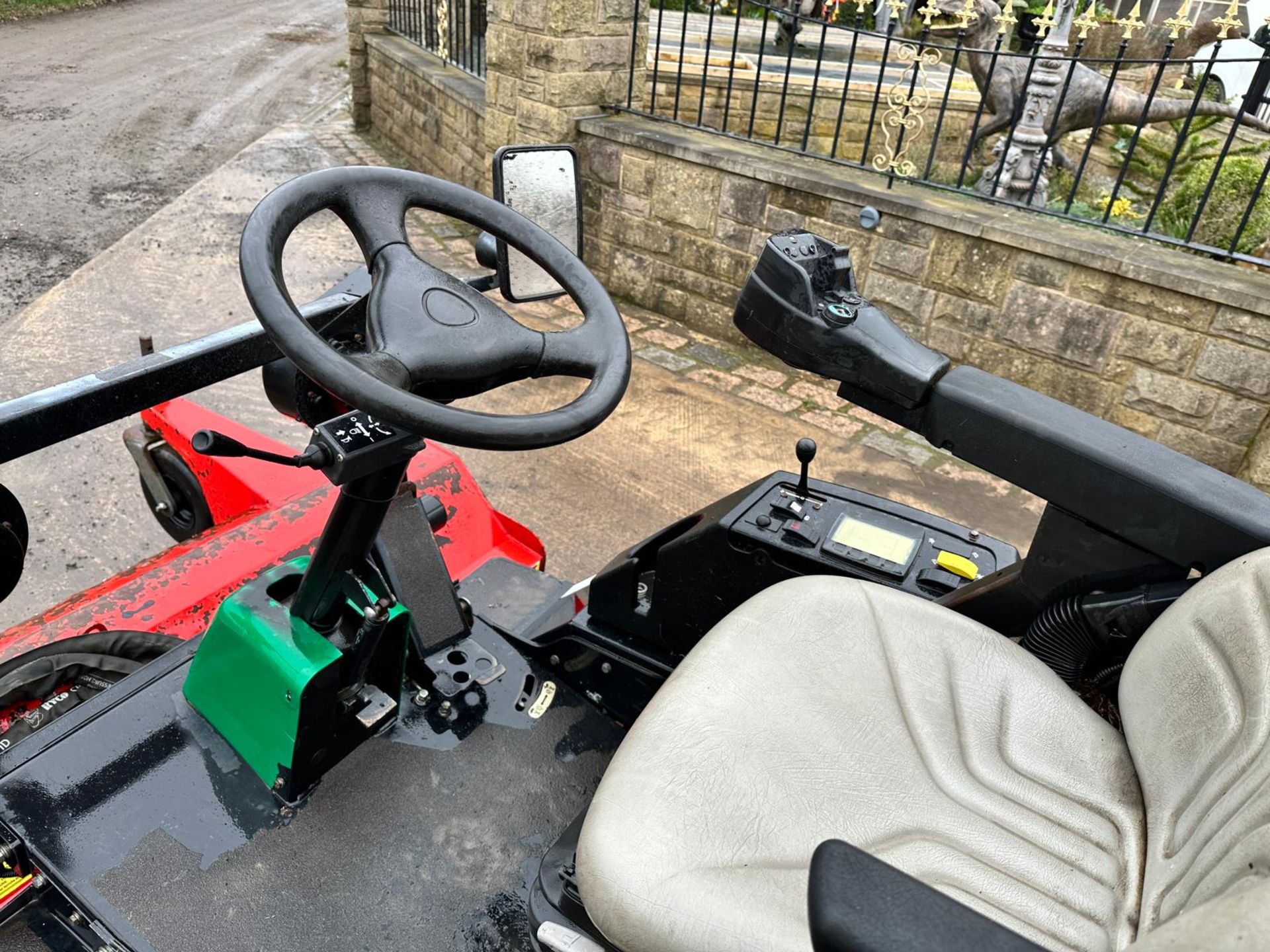 2012 Ransomes HR300 4WD Outfront Ride On Mower With 2015 Trimax Flail Deck *PLUS VAT* - Image 13 of 14