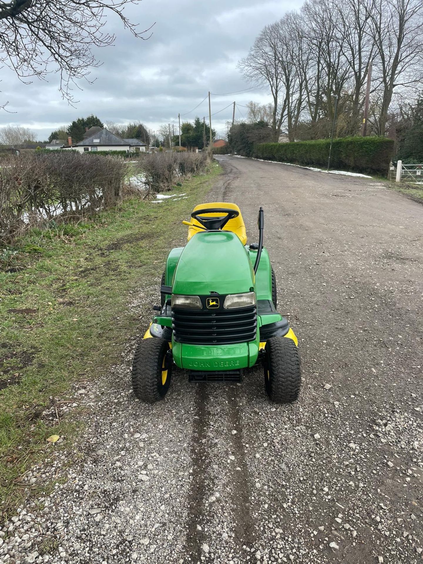 John Deere LT166 ride on lawn mower *NO VAT* - Image 2 of 9