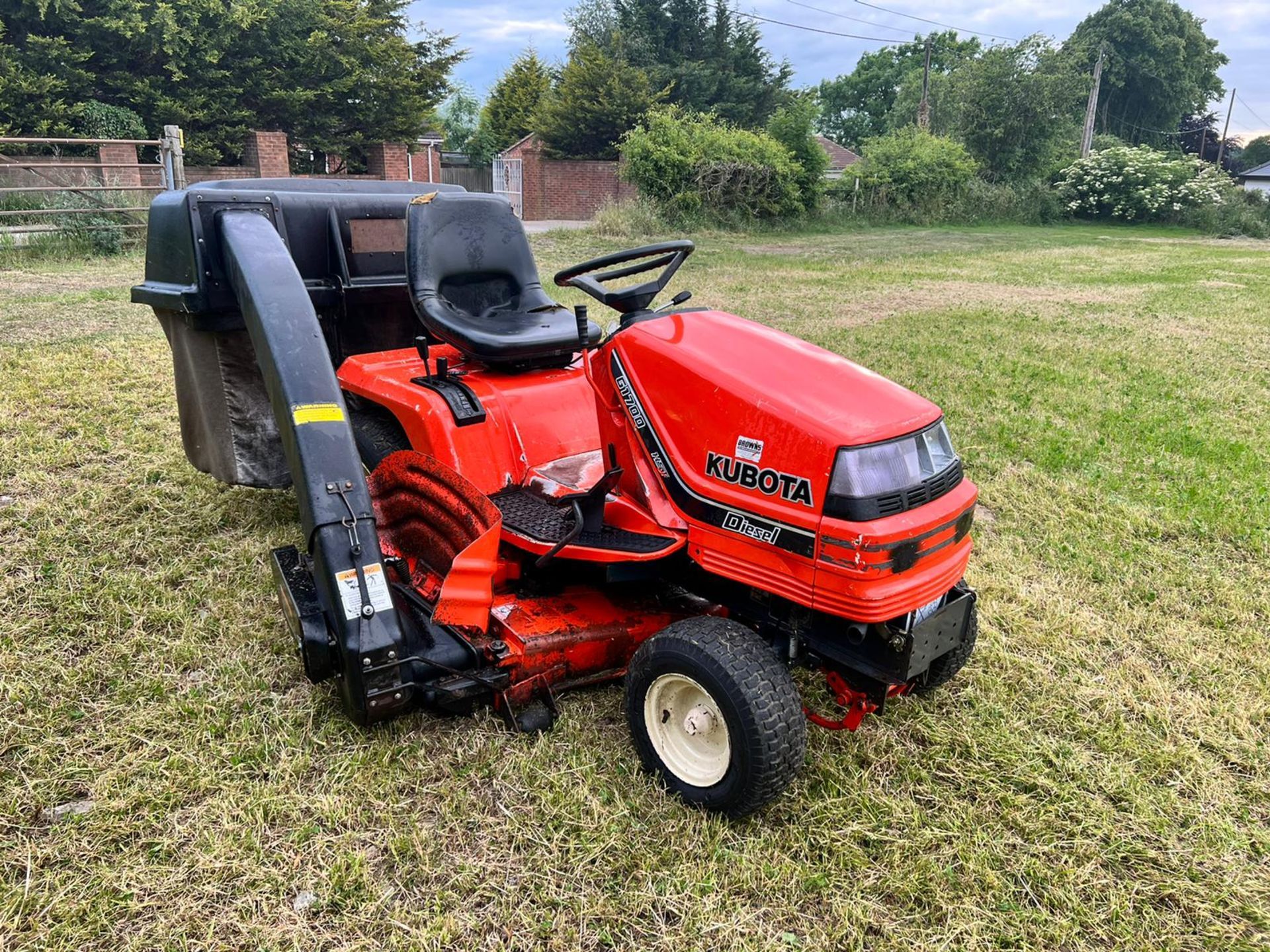 KUBOTA G1700 DIESEL RIDE-ON MOWER WITH REAR COLLECTOR *NO VAT*