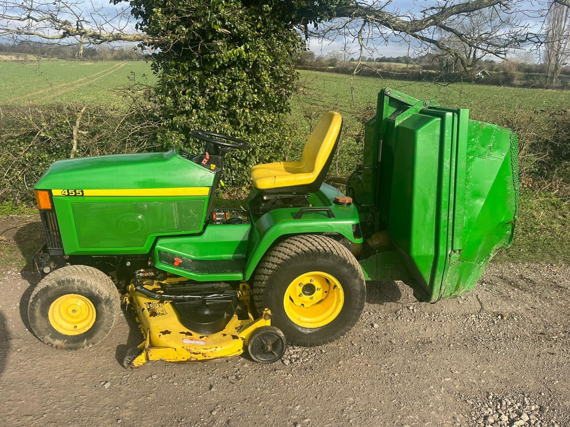 JOHN DEERE 455 RIDE ON LAWN MOWER *PLUS VAT* - Image 5 of 10