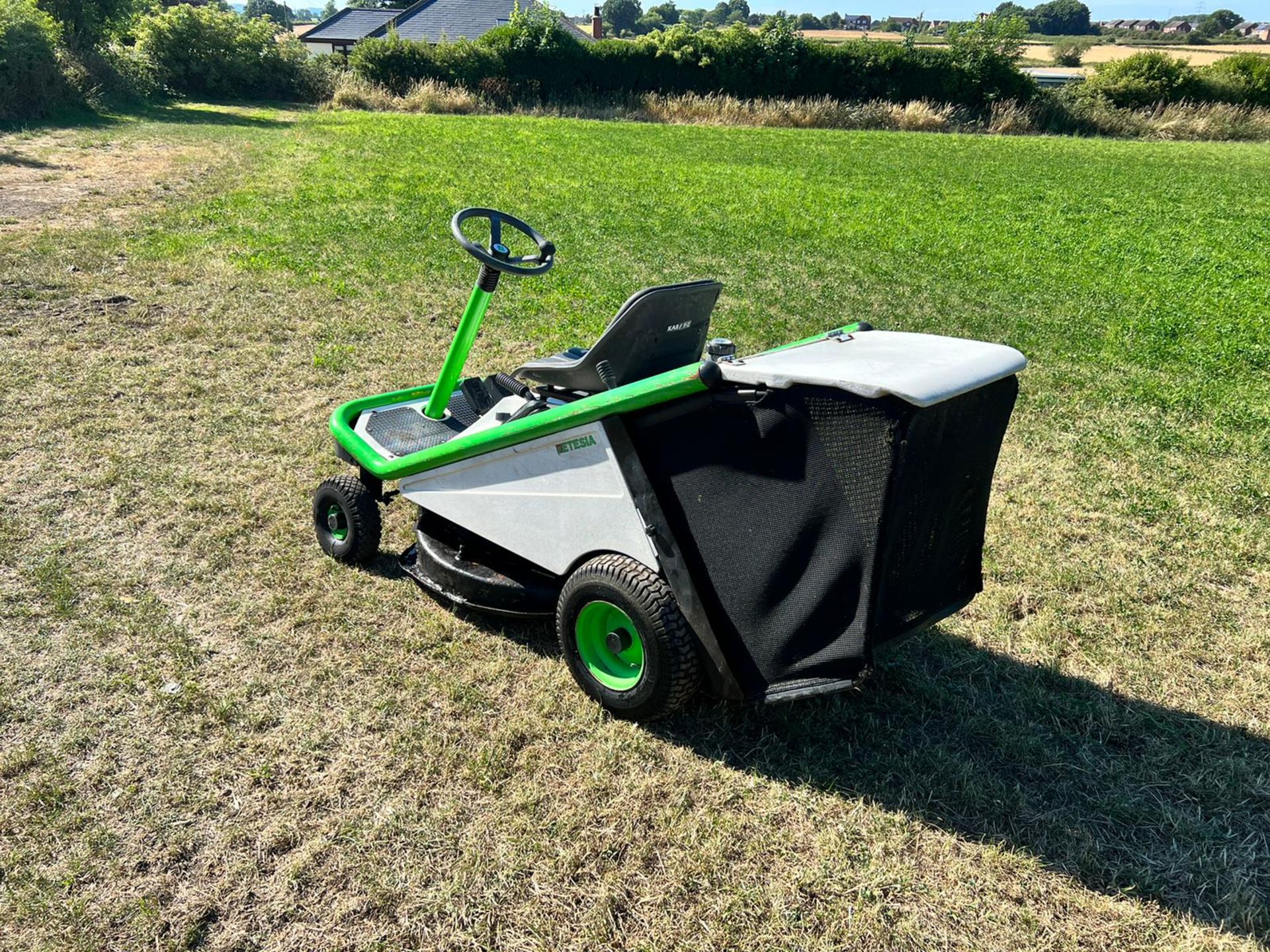 Etesia MKHE Hydro Ride On Mower *PLUS VAT* - Image 3 of 9