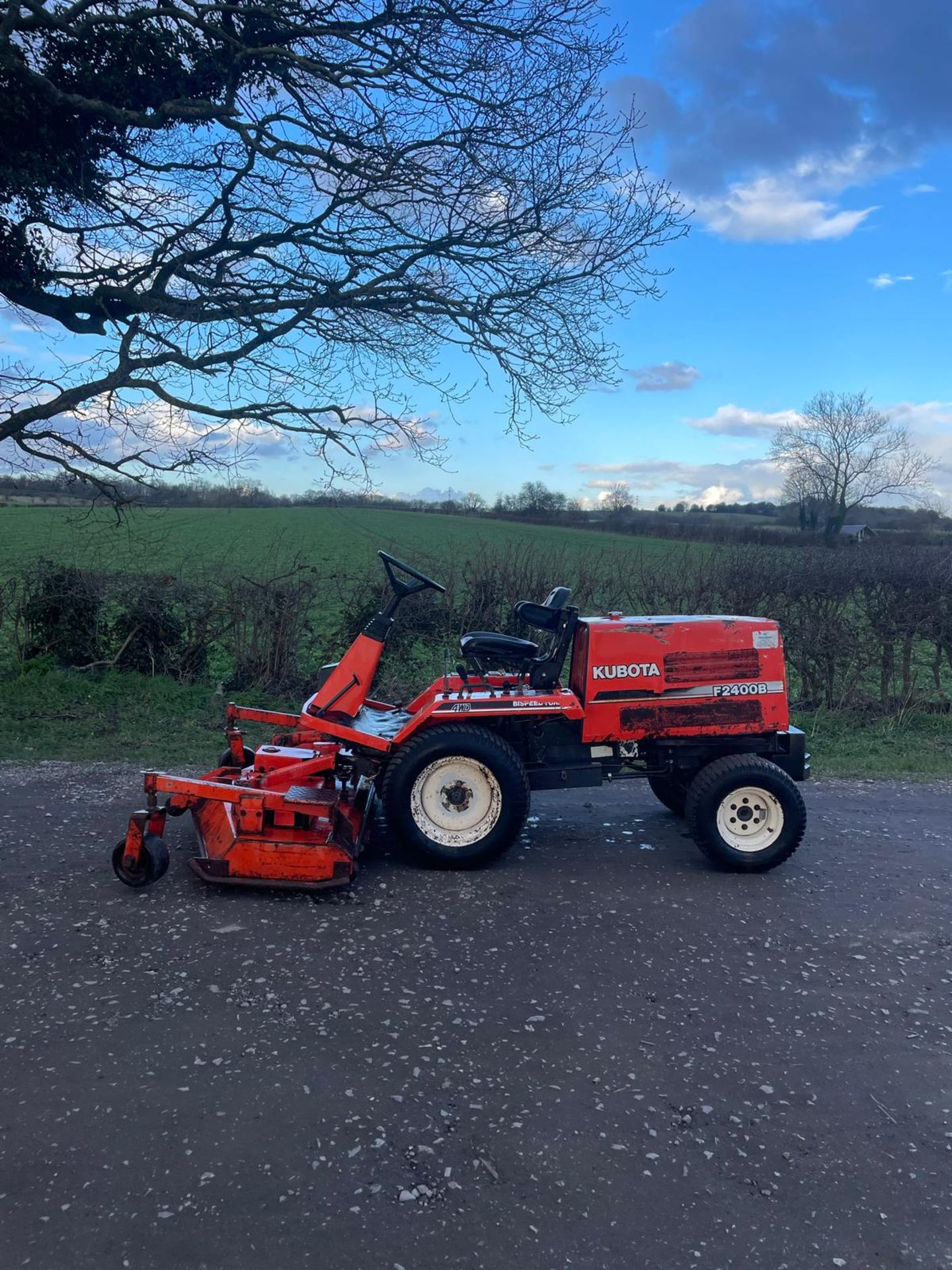 Kubota F2400 4WD Outfront Ride On Mower *PLUS VAT* - Image 3 of 12