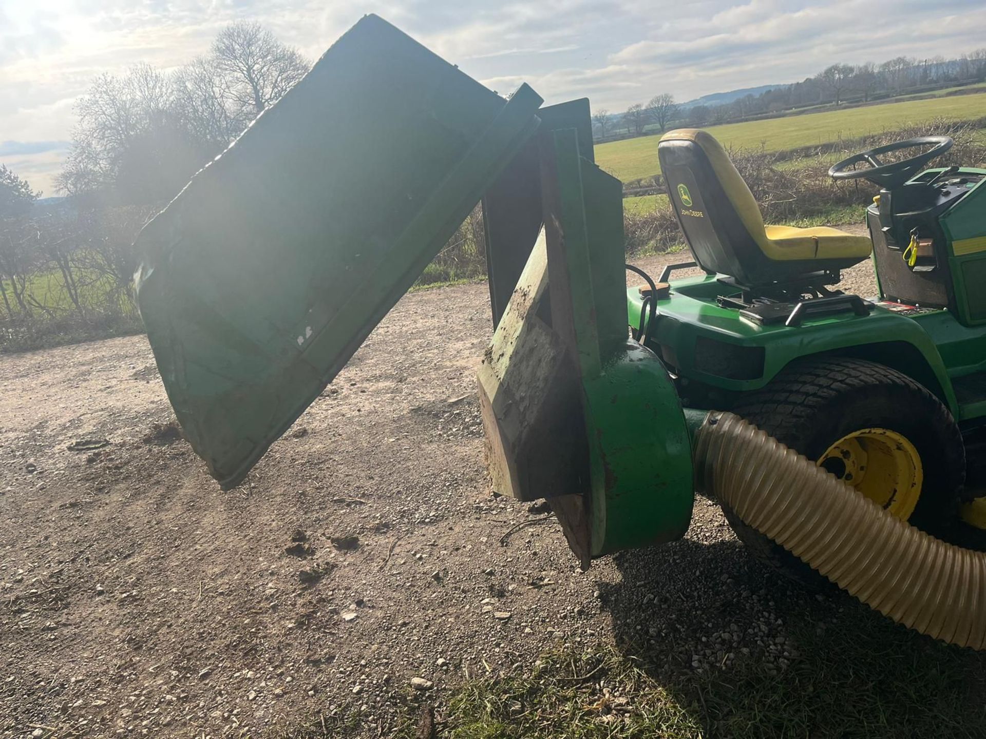 JOHN DEERE 455 RIDE ON LAWN MOWER *PLUS VAT* - Image 9 of 10