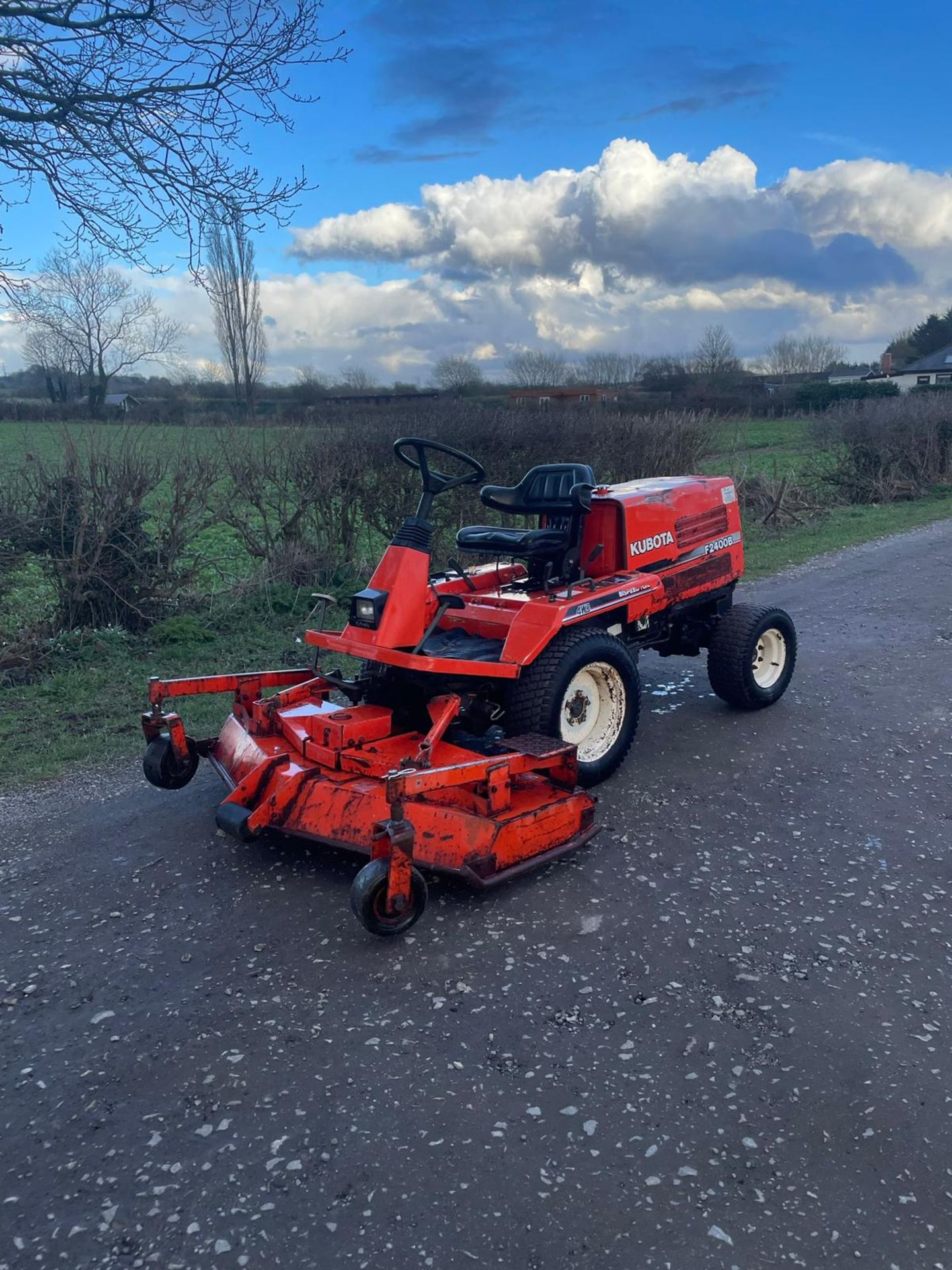 Kubota F2400 4WD Outfront Ride On Mower *PLUS VAT* - Image 2 of 12