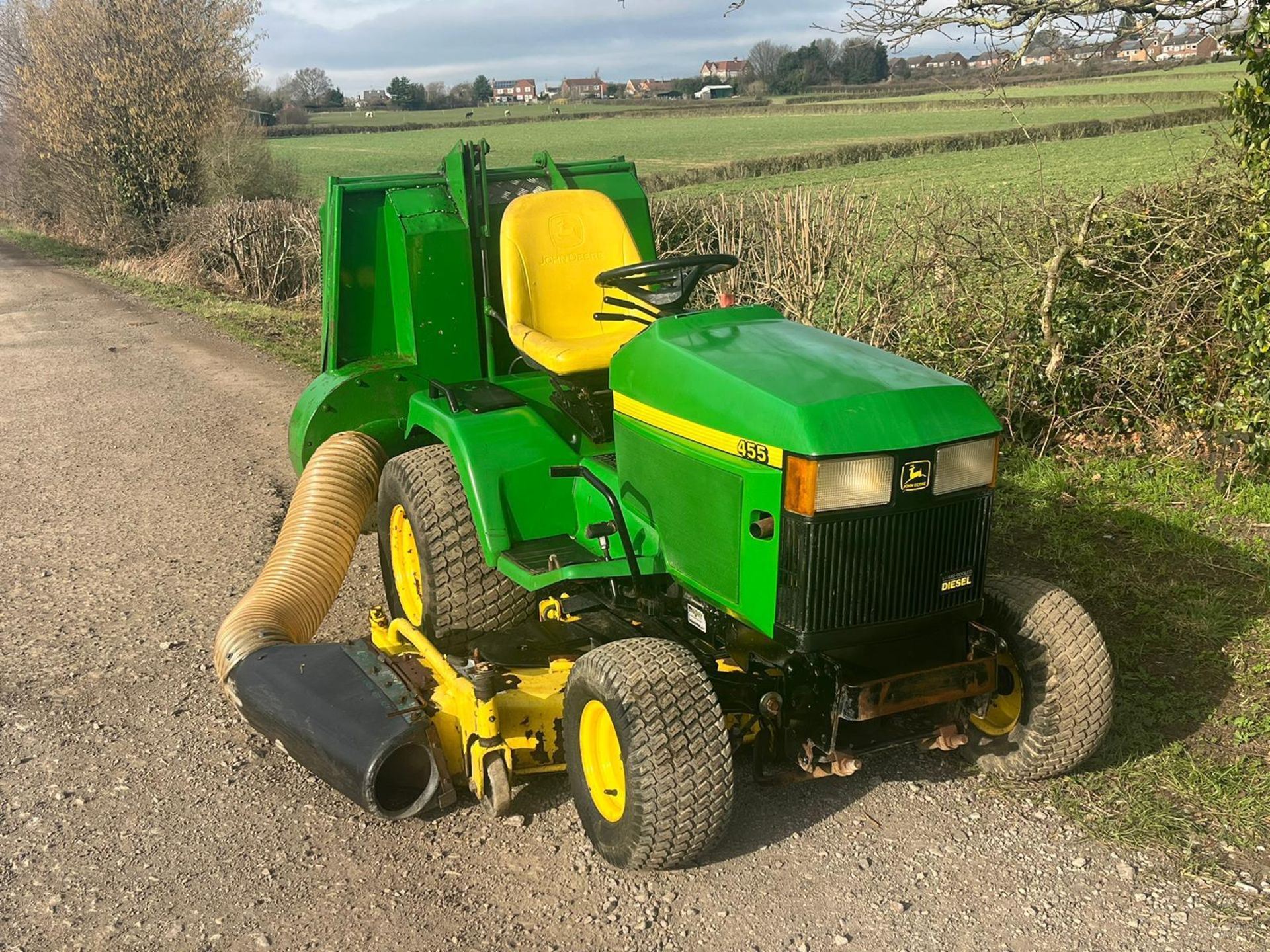 JOHN DEERE 455 RIDE ON LAWN MOWER *PLUS VAT* - Image 3 of 10