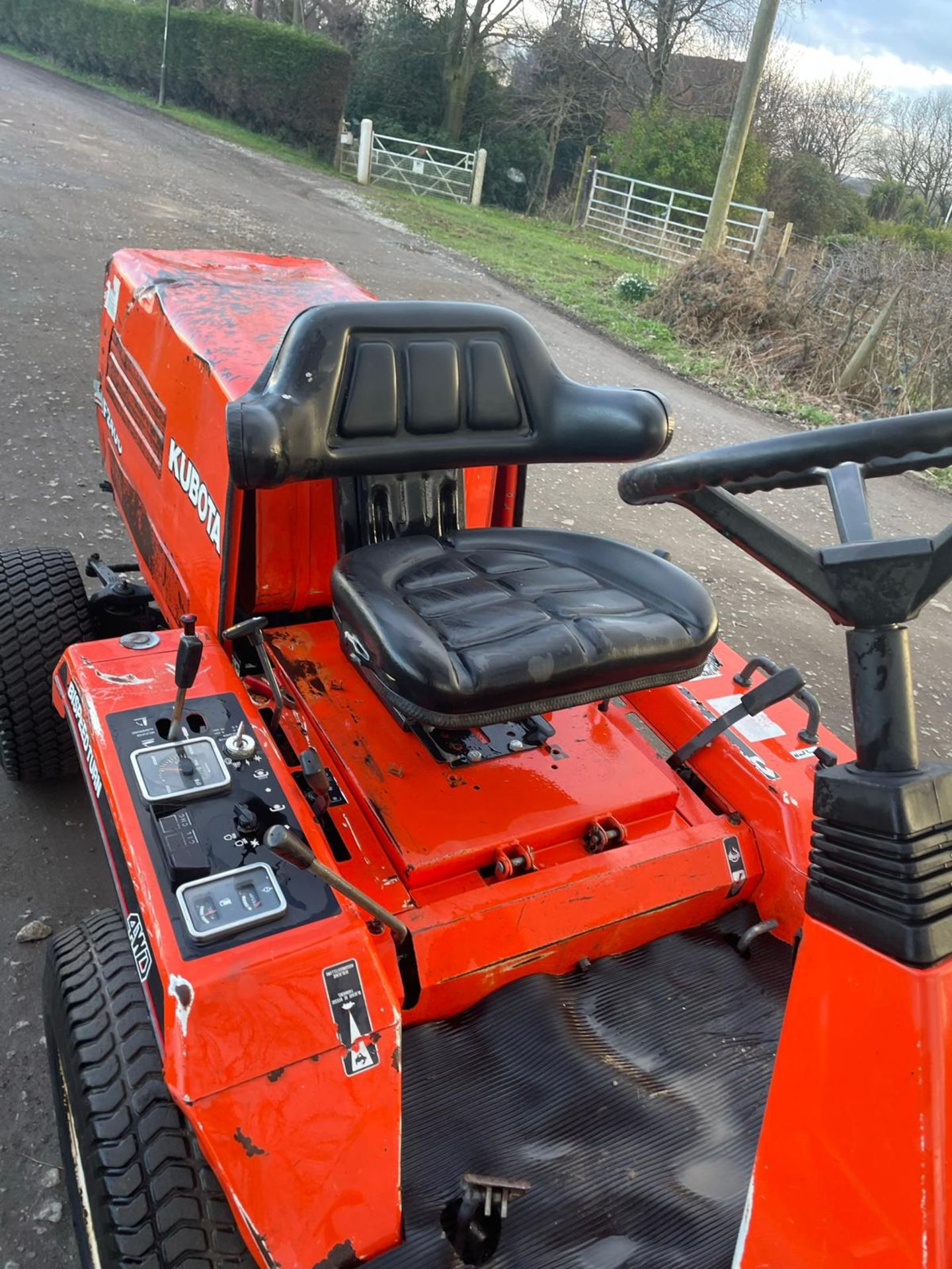 Kubota F2400 4WD Outfront Ride On Mower *PLUS VAT* - Image 12 of 12