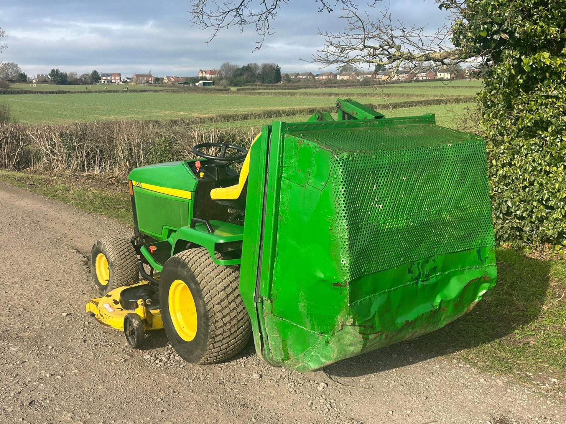 JOHN DEERE 455 RIDE ON LAWN MOWER *PLUS VAT* - Image 7 of 10