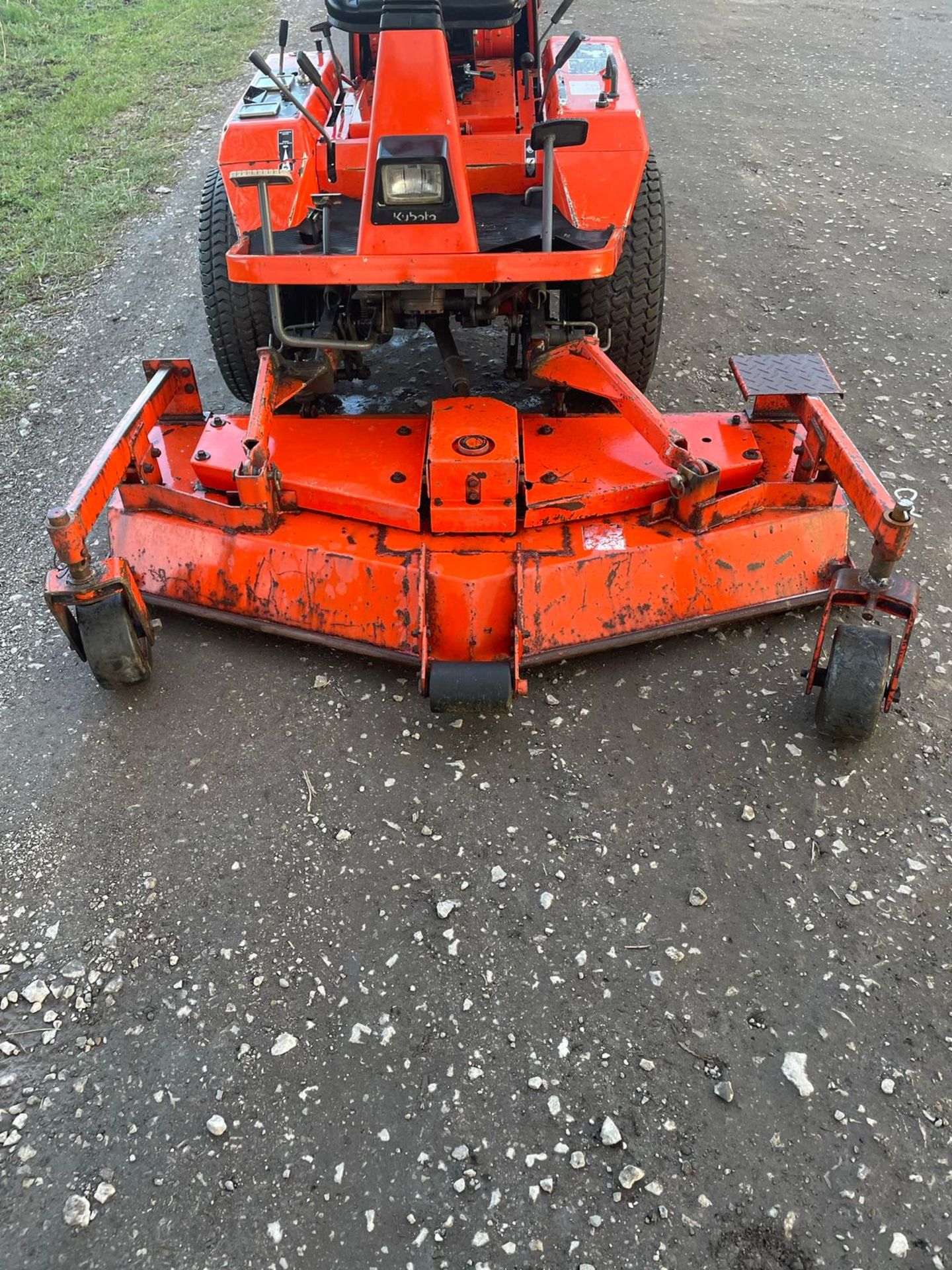 Kubota F2400 4WD Outfront Ride On Mower *PLUS VAT* - Image 8 of 12