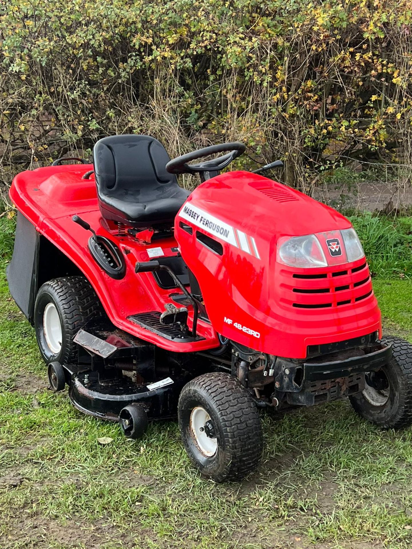 MASSEY FERGUSON MF48-23RD RIDE ON LAWN MOWER *PLUS VAT* - Image 10 of 10