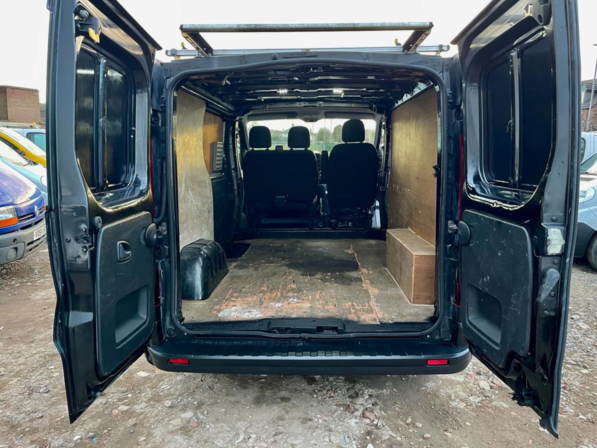 2015 VAUXHALL VIVARO 2700 CDTI BLACK PANEL VAN *NO VAT* - Image 7 of 20