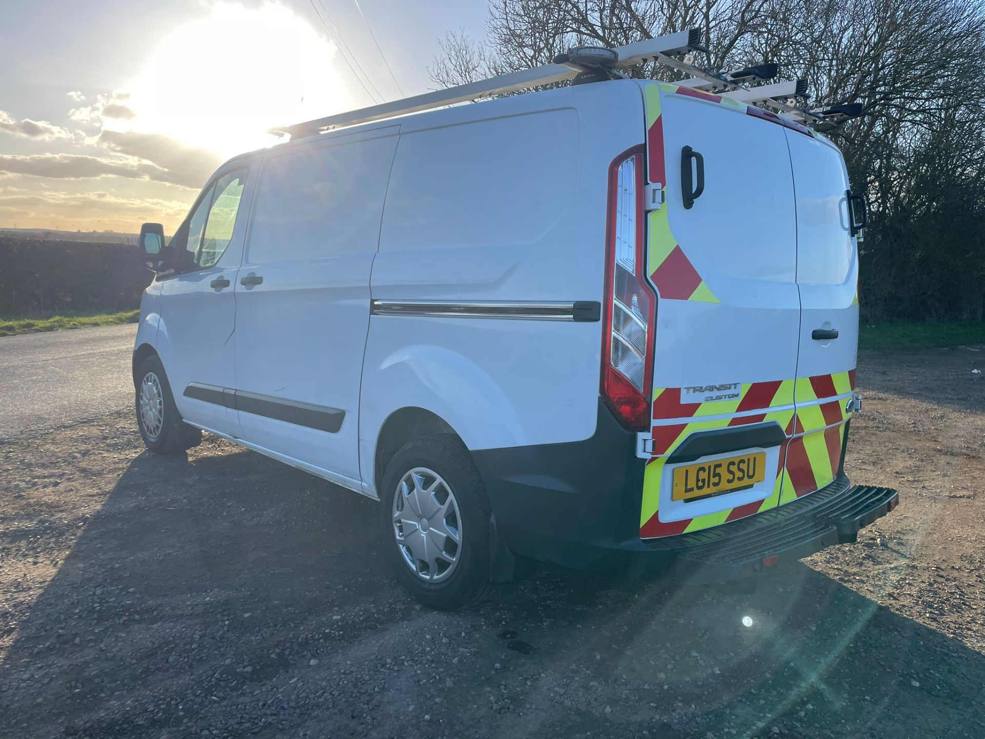 2015 FORD TRANSIT CUSTOM 310 ECO-TECH WHITE PANEL VAN *PLUS VAT* - Image 7 of 14