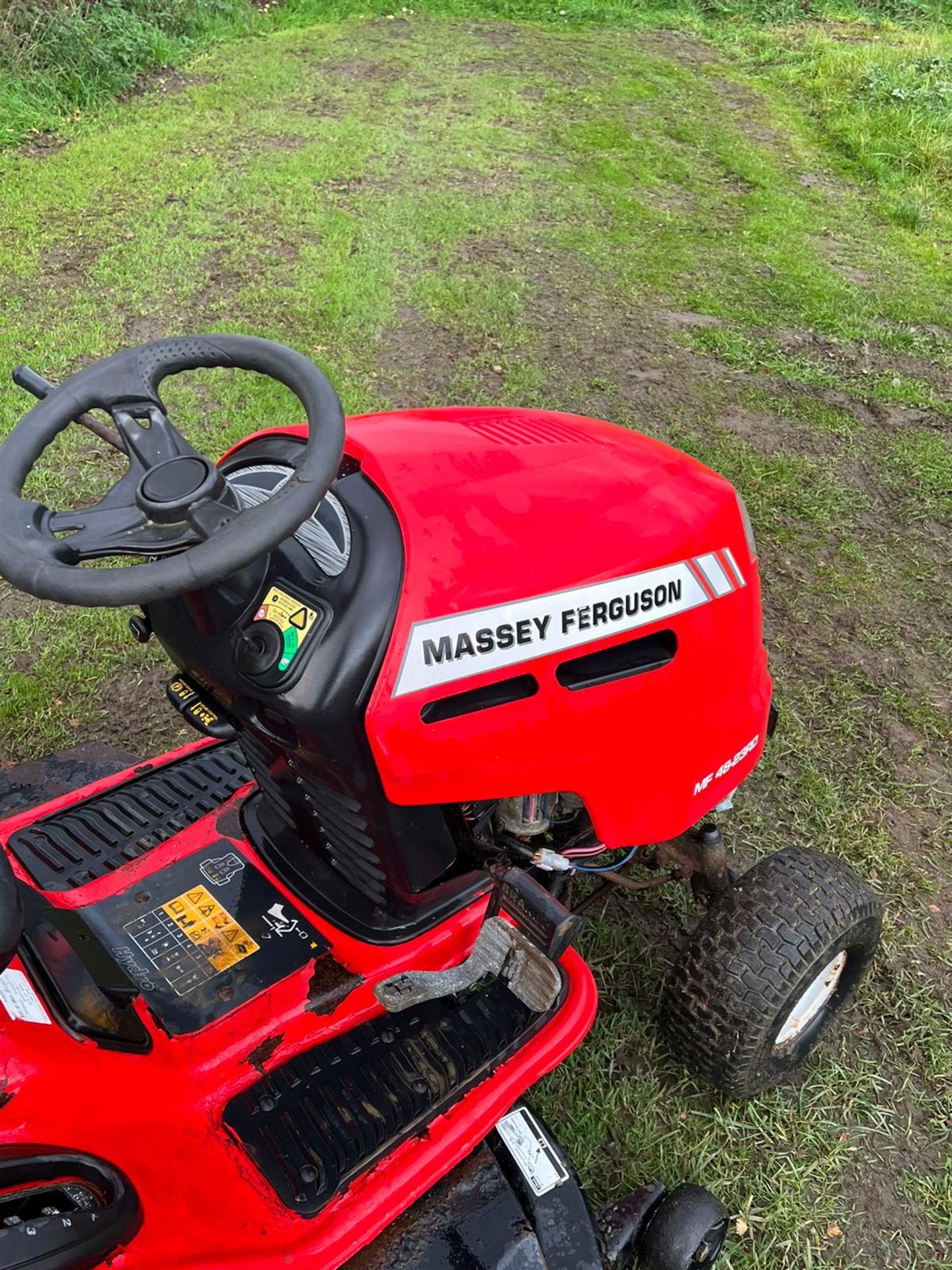 MASSEY FERGUSON MF48-23RD RIDE ON LAWN MOWER *PLUS VAT* - Image 8 of 10