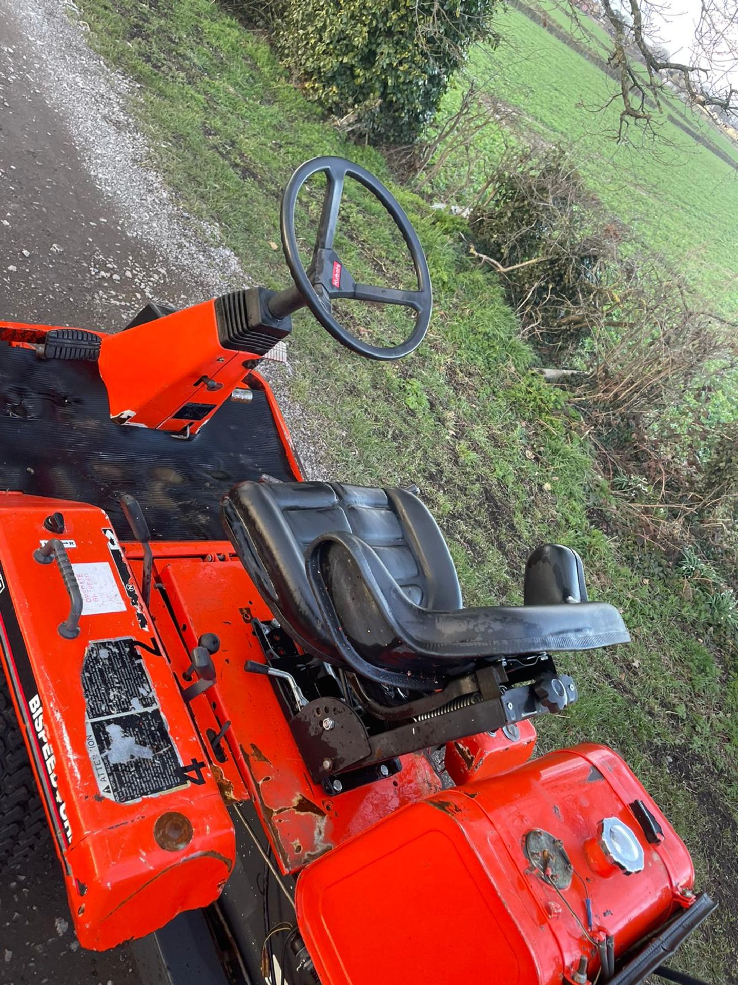 Kubota F2400 4WD Outfront Ride On Mower *PLUS VAT* - Image 11 of 12