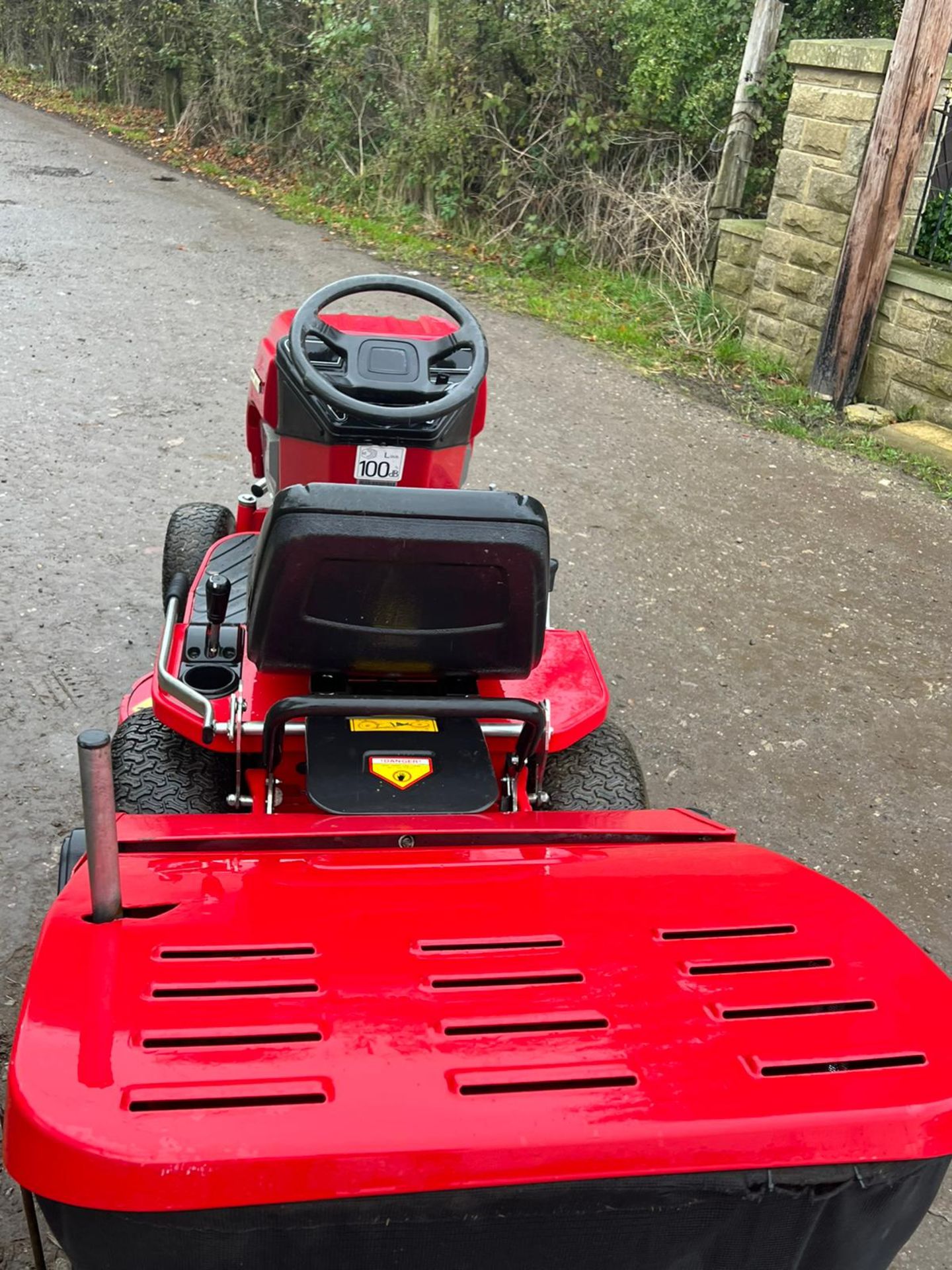 COUNTAX RIDE ON LAWN MOWER *PLUS VAT* - Image 9 of 12