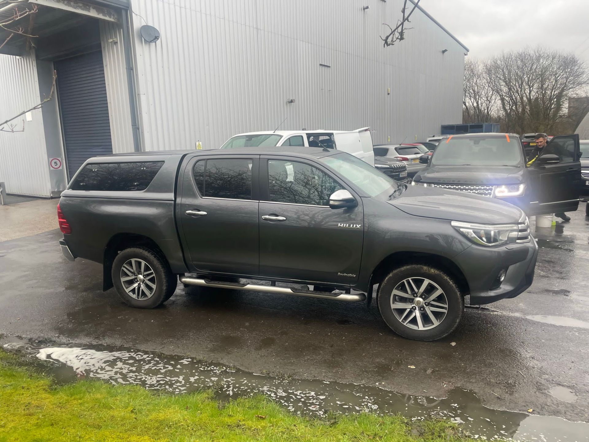 TOYOTA HILUX INVINCIBLE D-4D 4WD DCB GREY PICK UP *PLUS VAT*