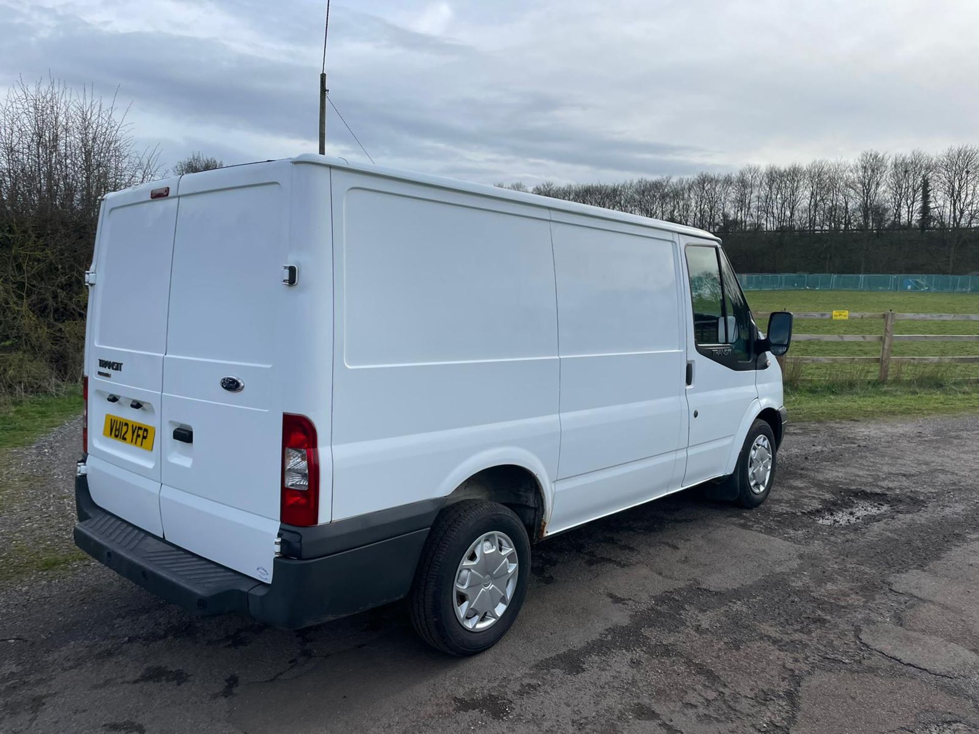 2012 FORD TRANSIT 100 T260 FWD WHITE PANEL VAN *PLUS VAT* - Image 5 of 14