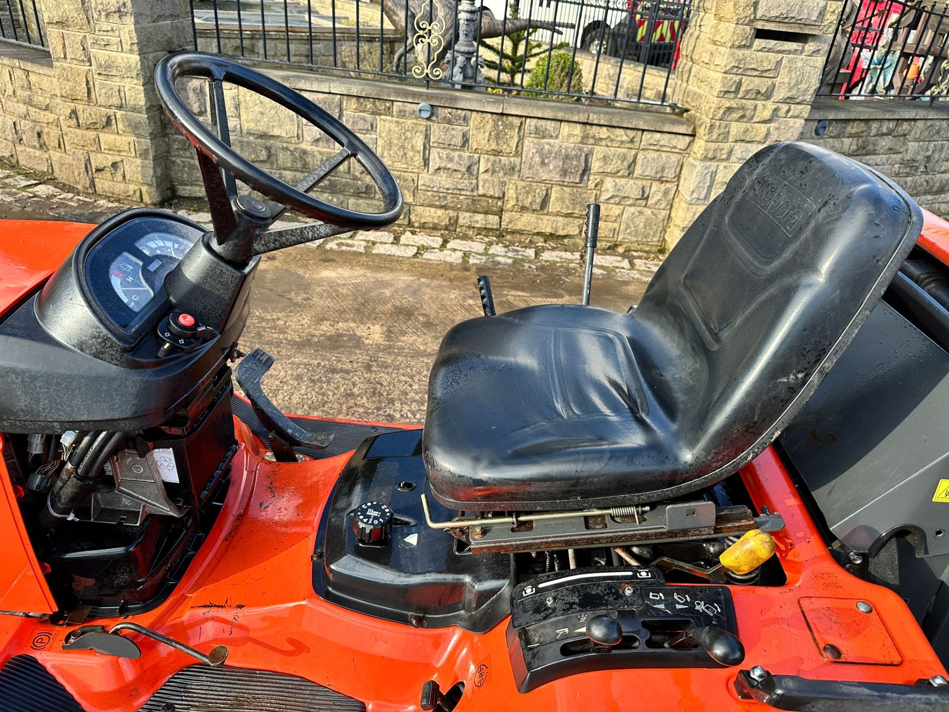 2009 Kubota G23LD Diesel Ride On Mower *PLUS VAT* - Image 8 of 12