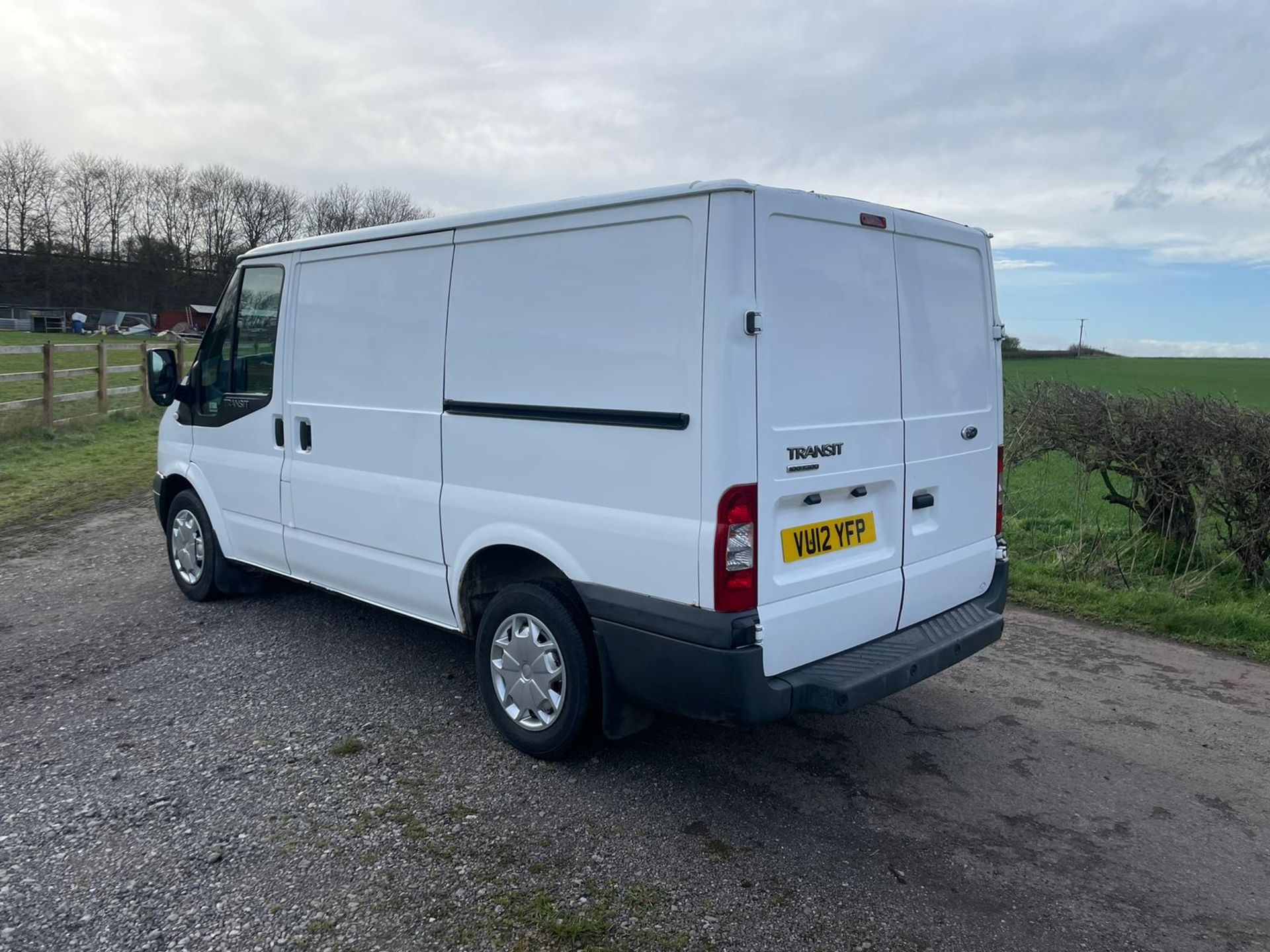 2012 FORD TRANSIT 100 T260 FWD WHITE PANEL VAN *PLUS VAT* - Image 7 of 14