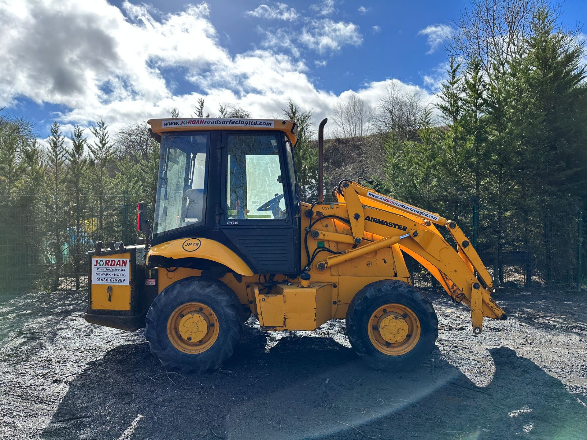 JCB 2CX Airmaster 4WD Loading Shovel With Rear Air Compressor *PLUS VAT* - Image 2 of 14