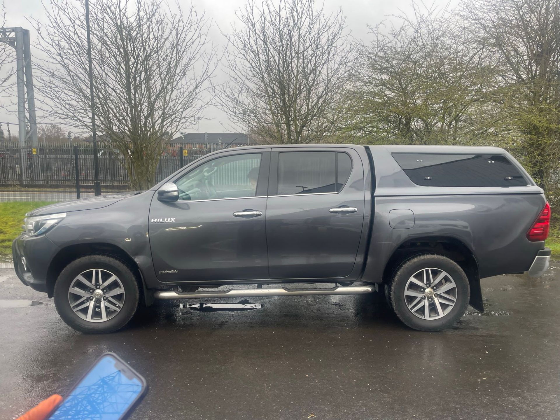 TOYOTA HILUX INVINCIBLE D-4D 4WD DCB GREY PICK UP *PLUS VAT* - Image 4 of 11