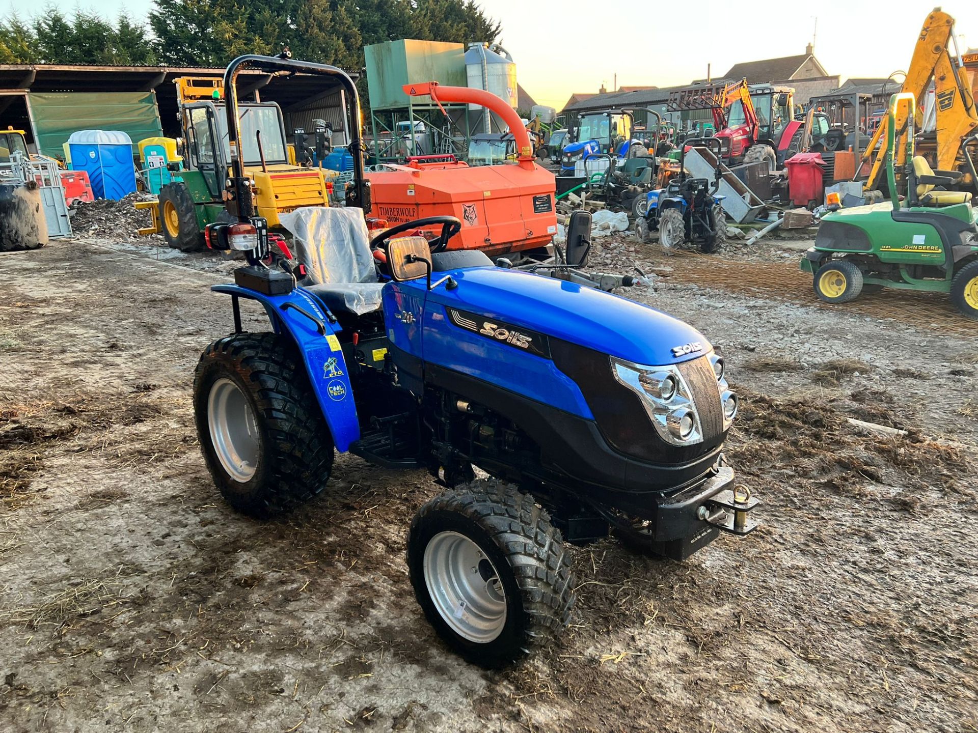 NEW AND UNUSED SOLIS 20 20hp 4WD COMPACT TRACTOR, SHOWING A LOW AND GENUINE 3 HOURS *PLUS VAT* - Image 2 of 16