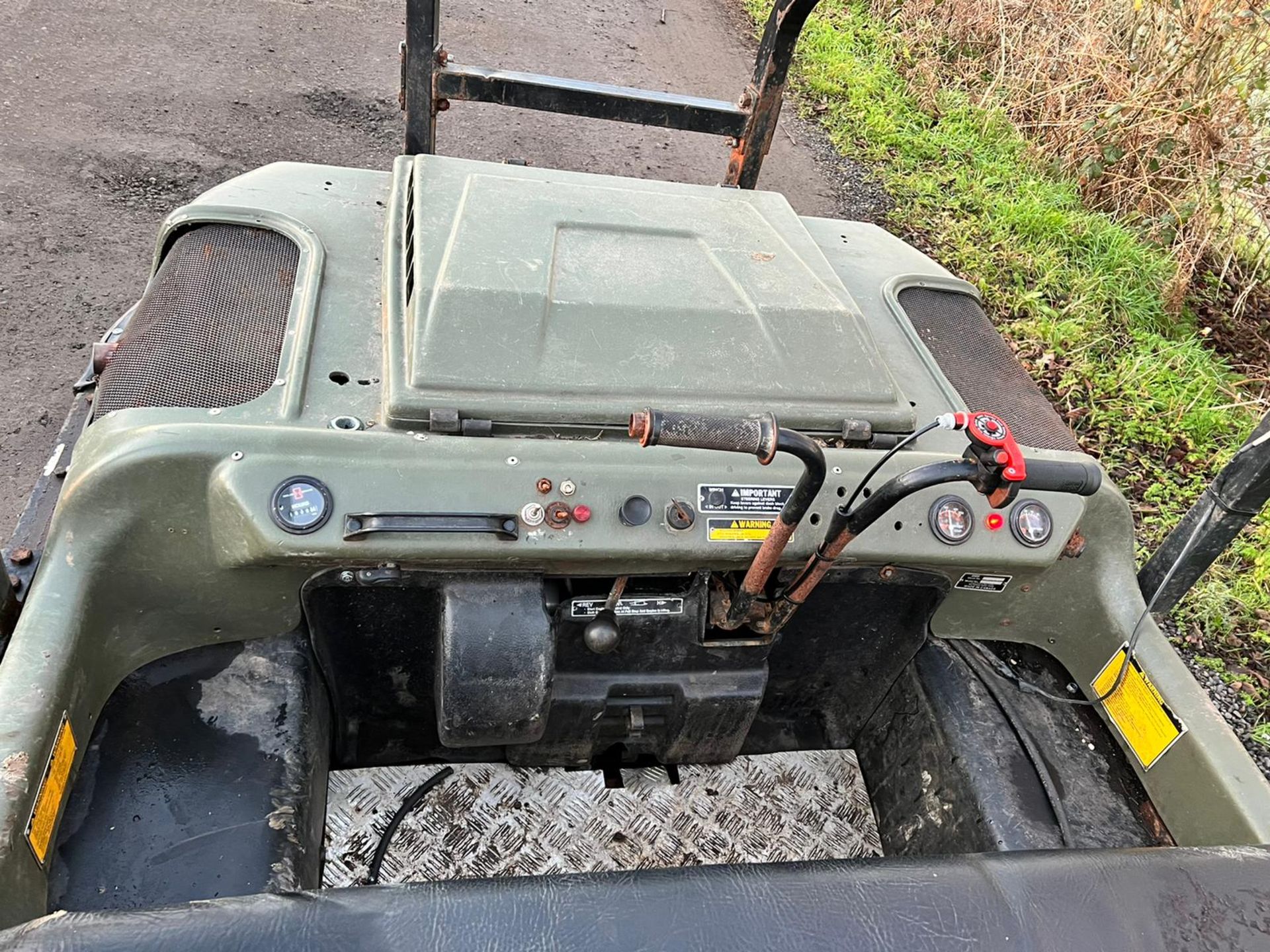 ARGOCAT CONQUEST 8x8 OFF ROAD UTILITY VEHICLE, RUNS AND DRIVES, SHOWING A LOW 1038 HOURS - Image 10 of 14