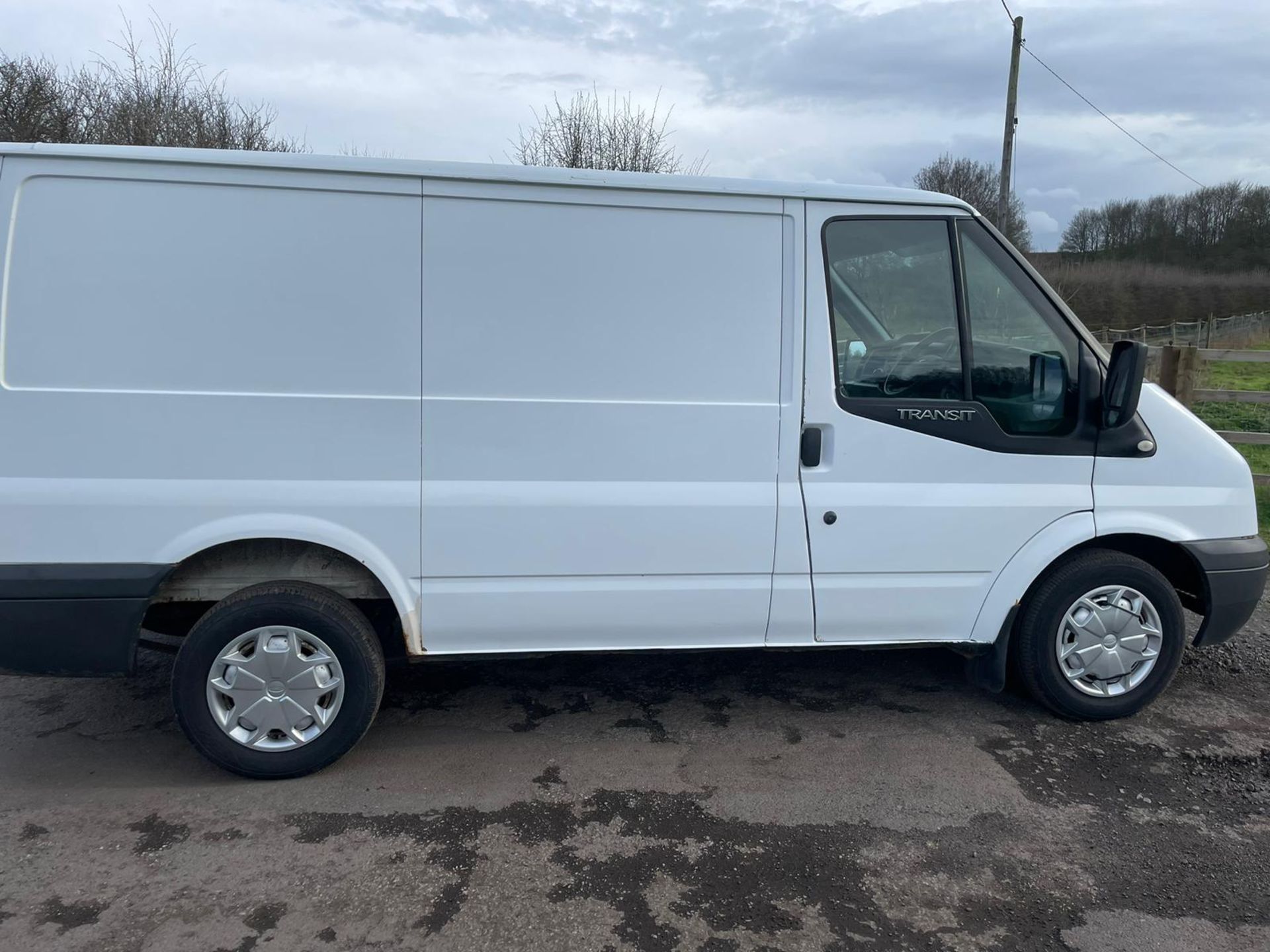 2012 FORD TRANSIT 100 T260 FWD WHITE PANEL VAN *PLUS VAT* - Image 4 of 14