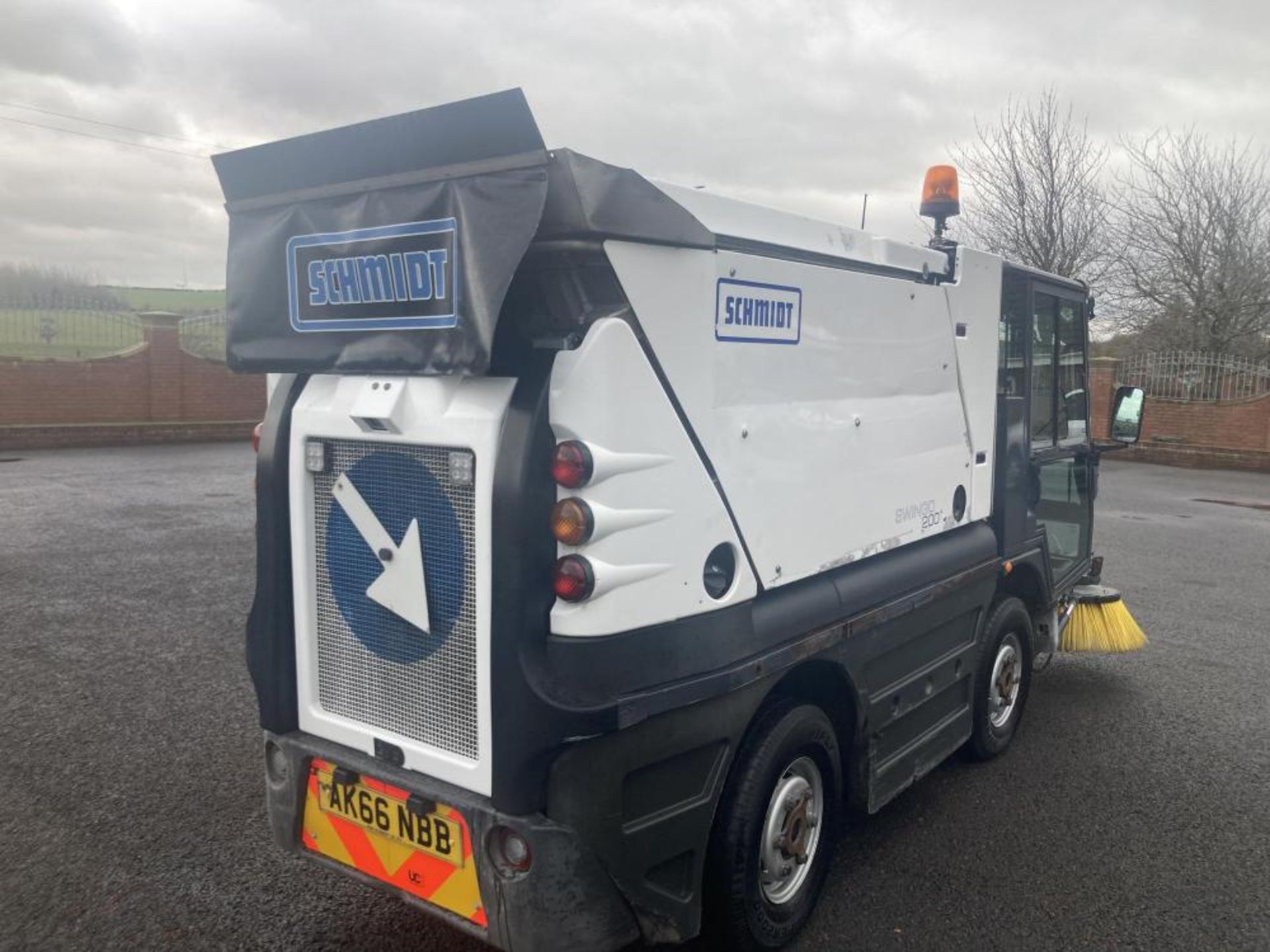 2016/66 SCHMIDT SWINGO SWEEPER EURO 6 EX COUNCIL *PLUS VAT* - Image 2 of 6