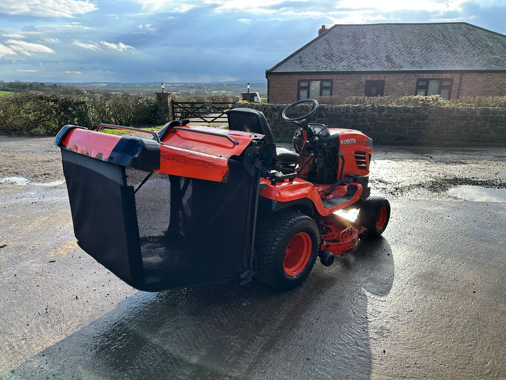 2009 Kubota G23LD Diesel Ride On Mower *PLUS VAT* - Image 4 of 12