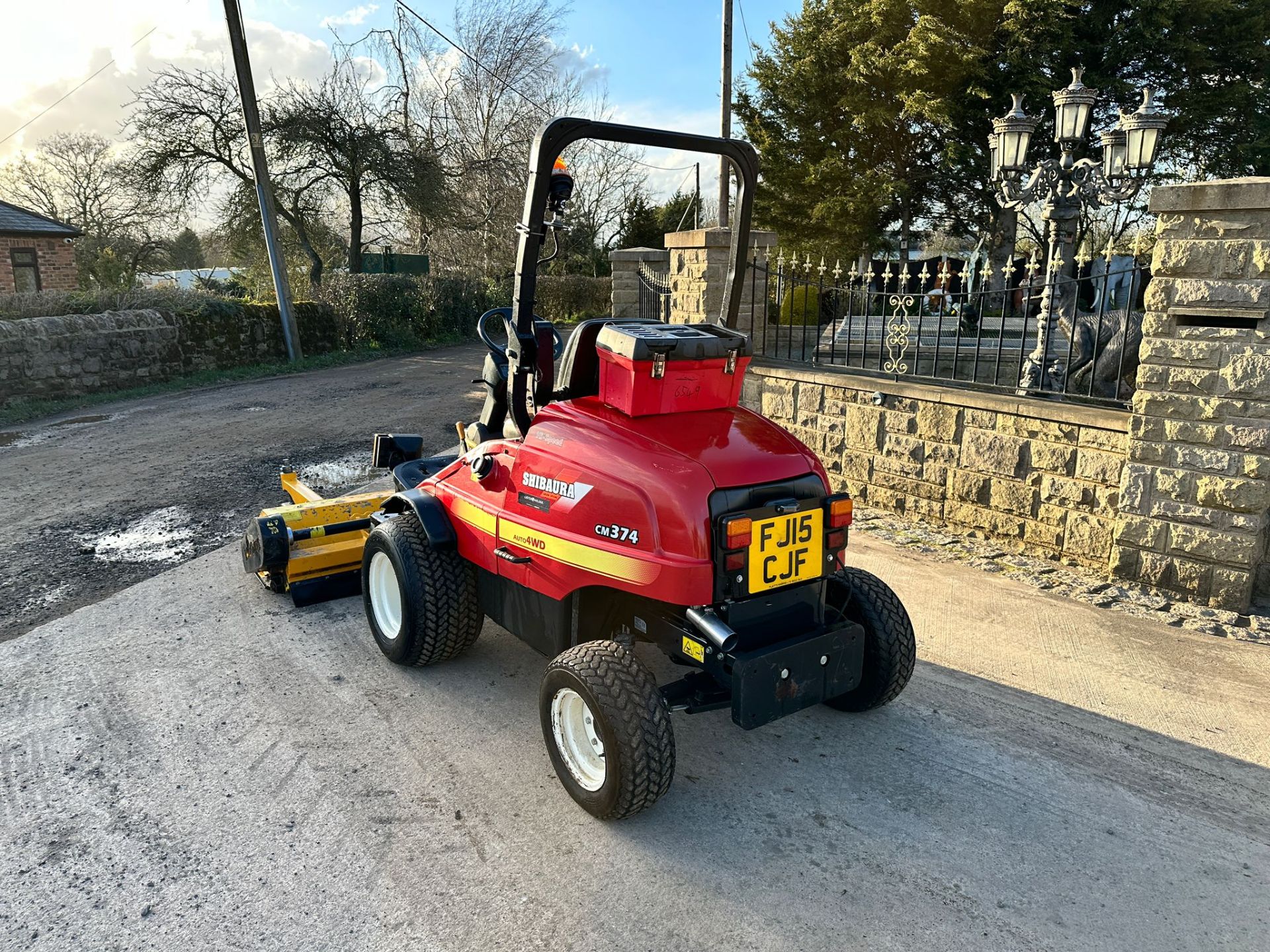 2015 Shibaura CM374 4WD Outfront Ride On Mower With Muthing 1.6 Metre Flail Deck *PLUS VAT* - Image 5 of 14