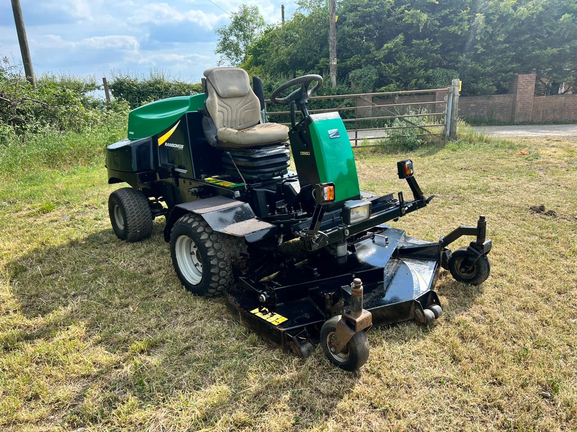 RANSOMES HR3806 4WD DIESEL RIDE ON MOWER *PLUS VAT* - Image 2 of 14