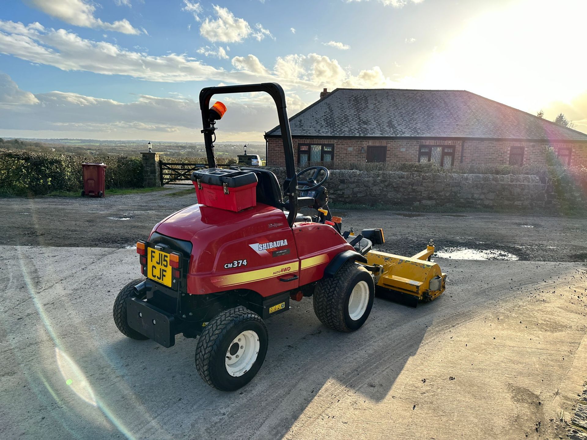 2015 Shibaura CM374 4WD Outfront Ride On Mower With Muthing 1.6 Metre Flail Deck *PLUS VAT* - Image 4 of 14