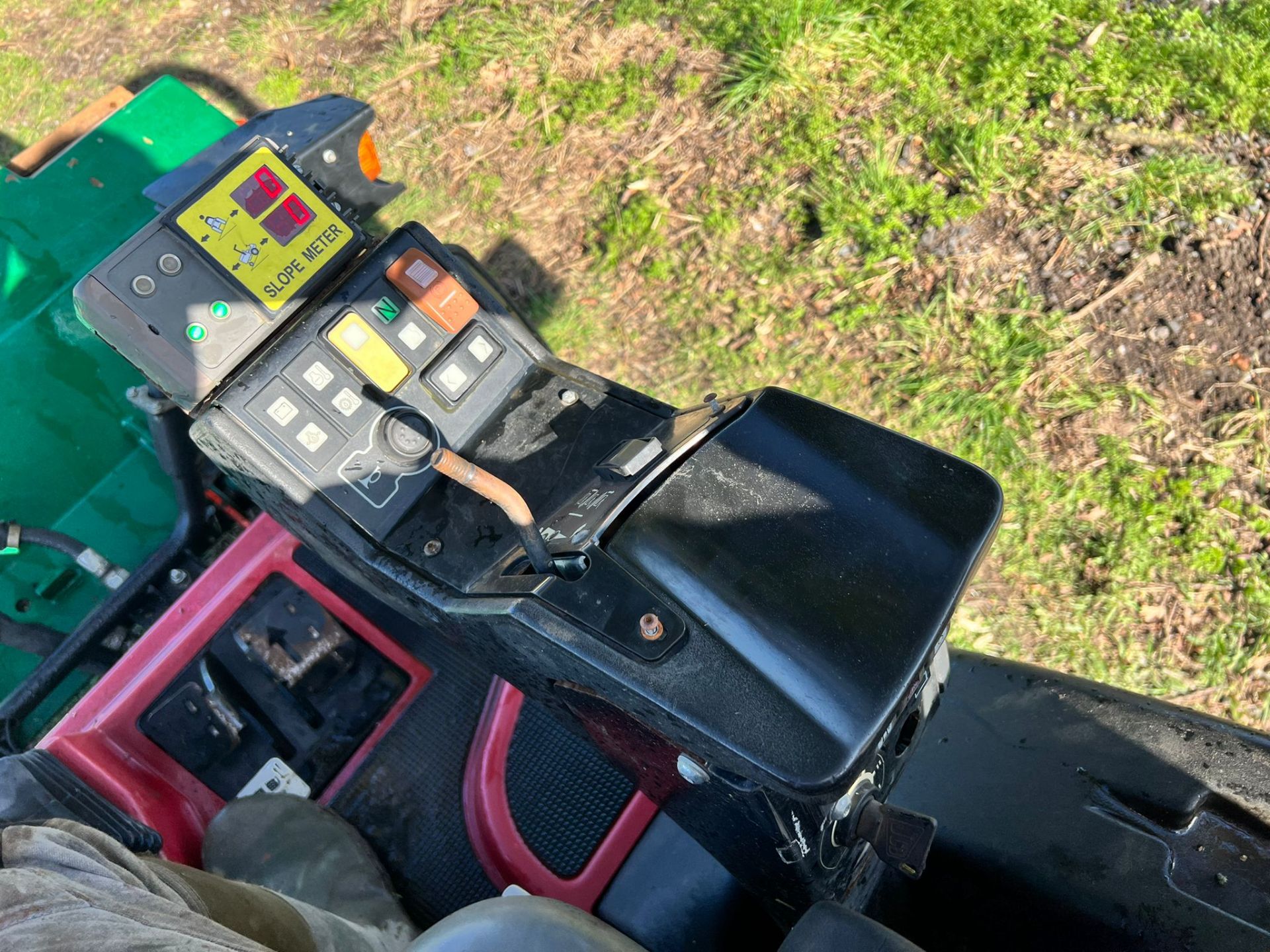 2015 Toro GM3400 4WD Diesel Ride On Mower, Runs Drives And Cuts *PLUS VAT* - Image 6 of 11