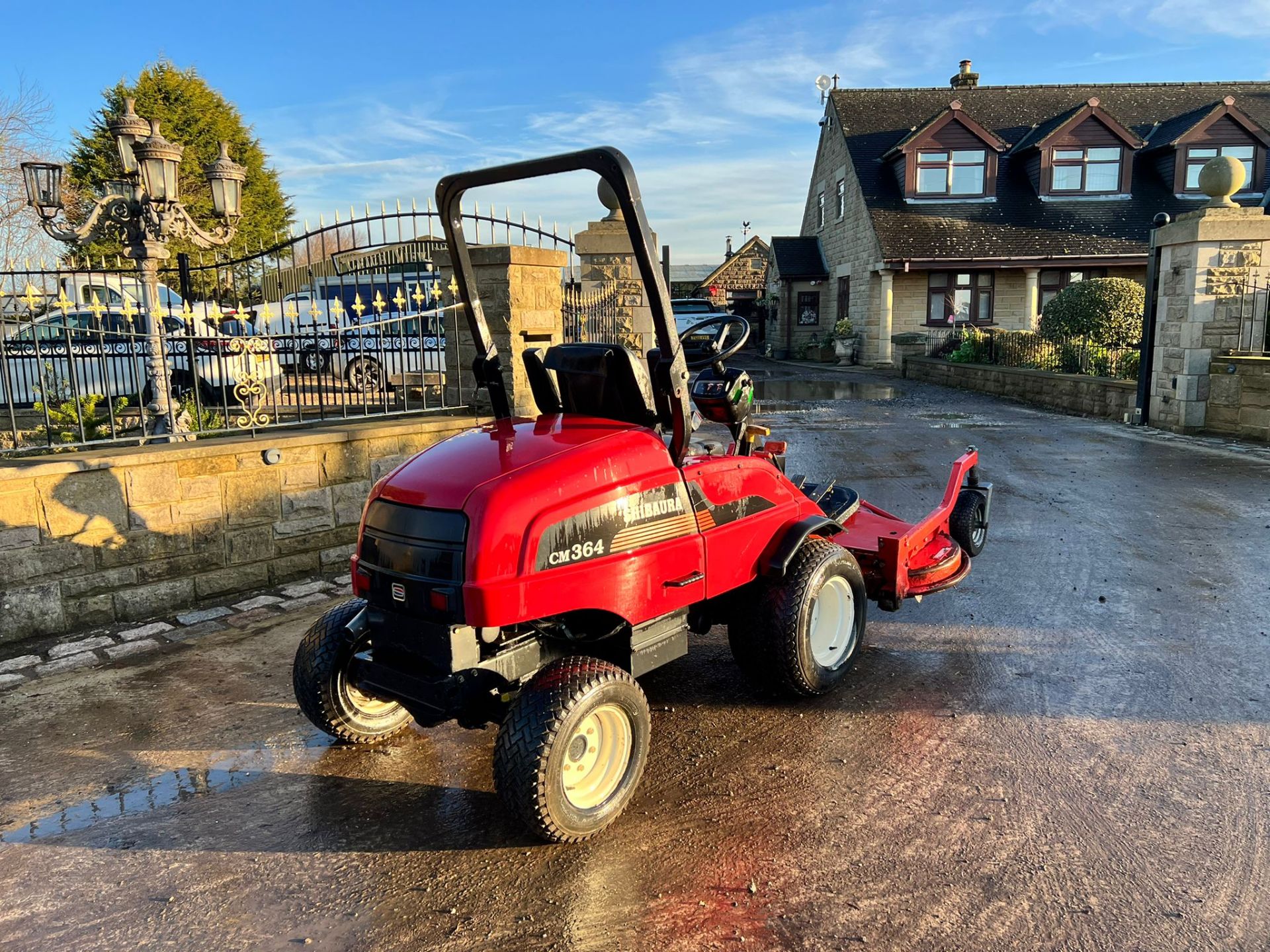 SHIBAURA CM364 4x4 RIDE ON MOWER, RUNS DRIVES AND CUTS, SHOWING 4189 HOURS *PLUS VAT* - Image 5 of 13